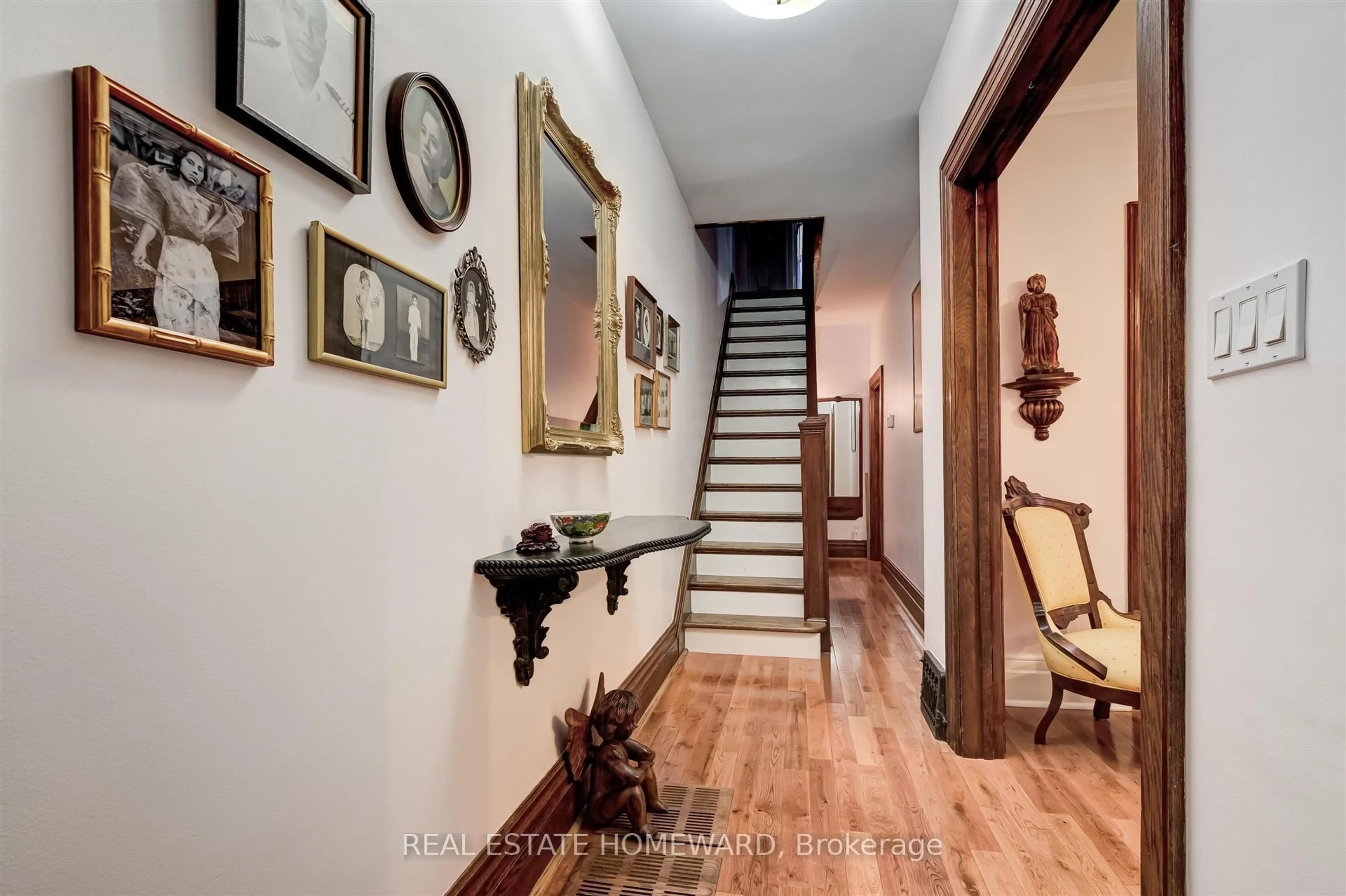 Indoor foyer for 78 Elmer Ave, Toronto Ontario M4L 3R7