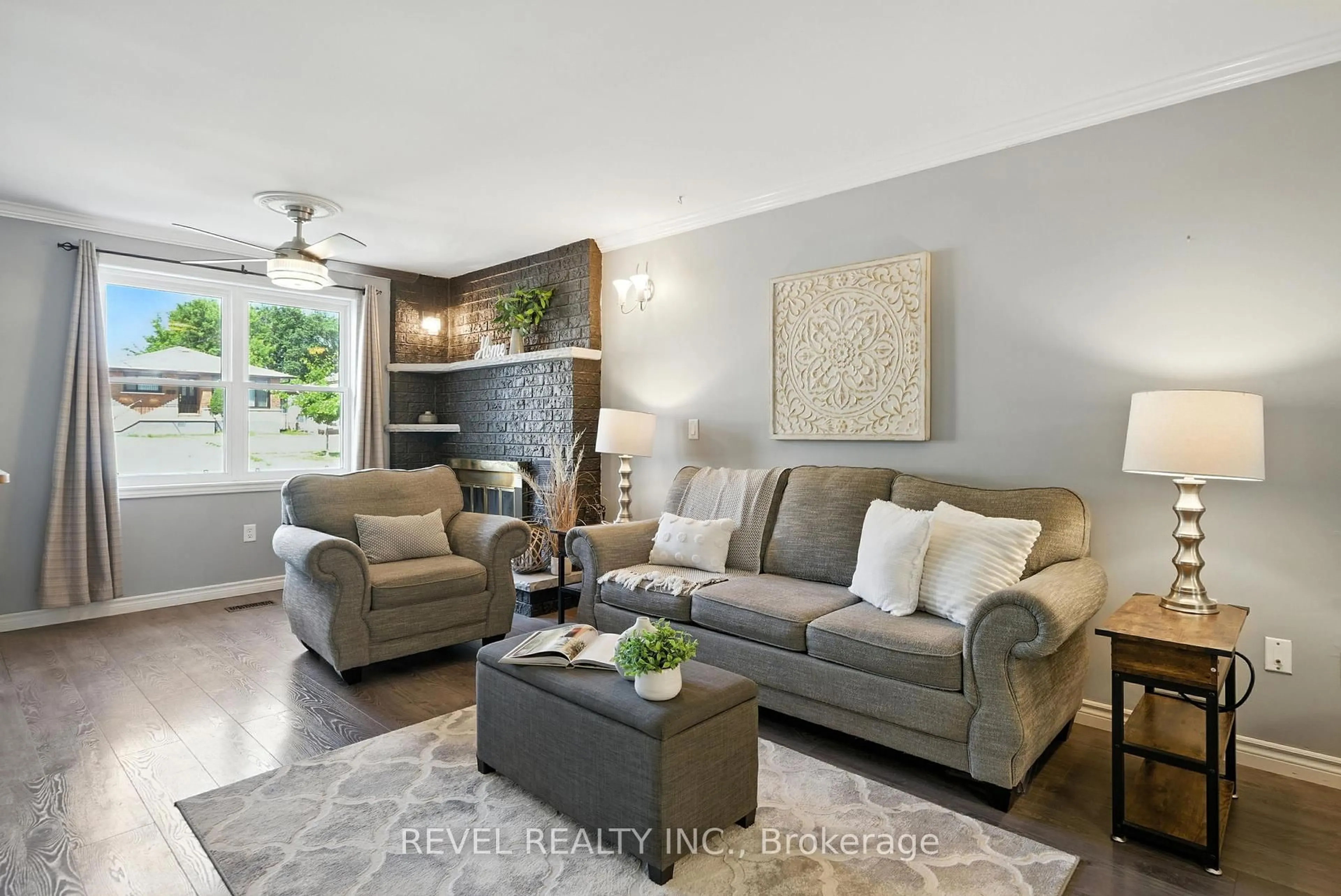 Living room with furniture, unknown for 57 Rosehill Blvd, Oshawa Ontario L1J 5G6