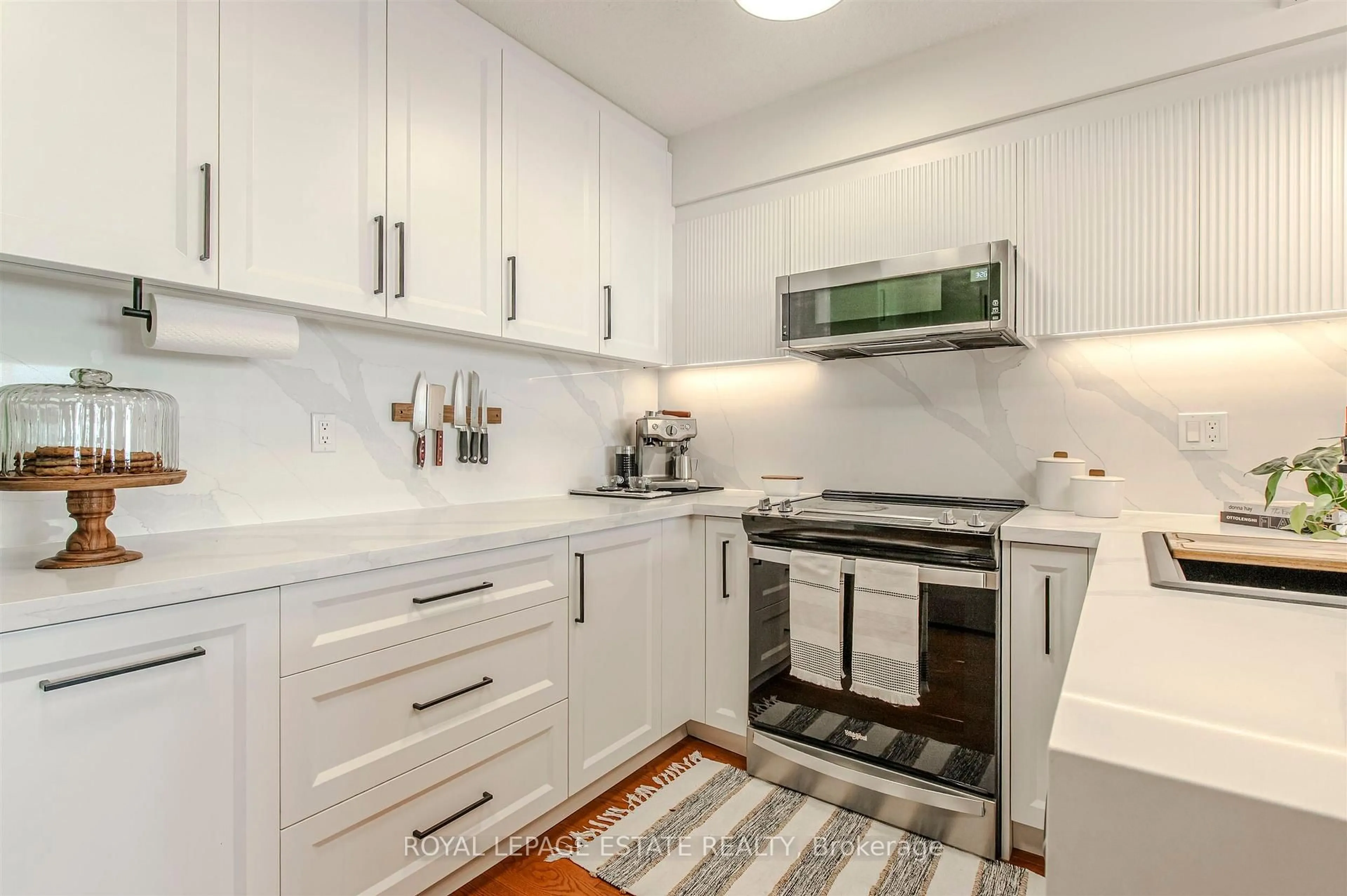 Standard kitchen, unknown for 1209 Queen St #32, Toronto Ontario M4M 3H4