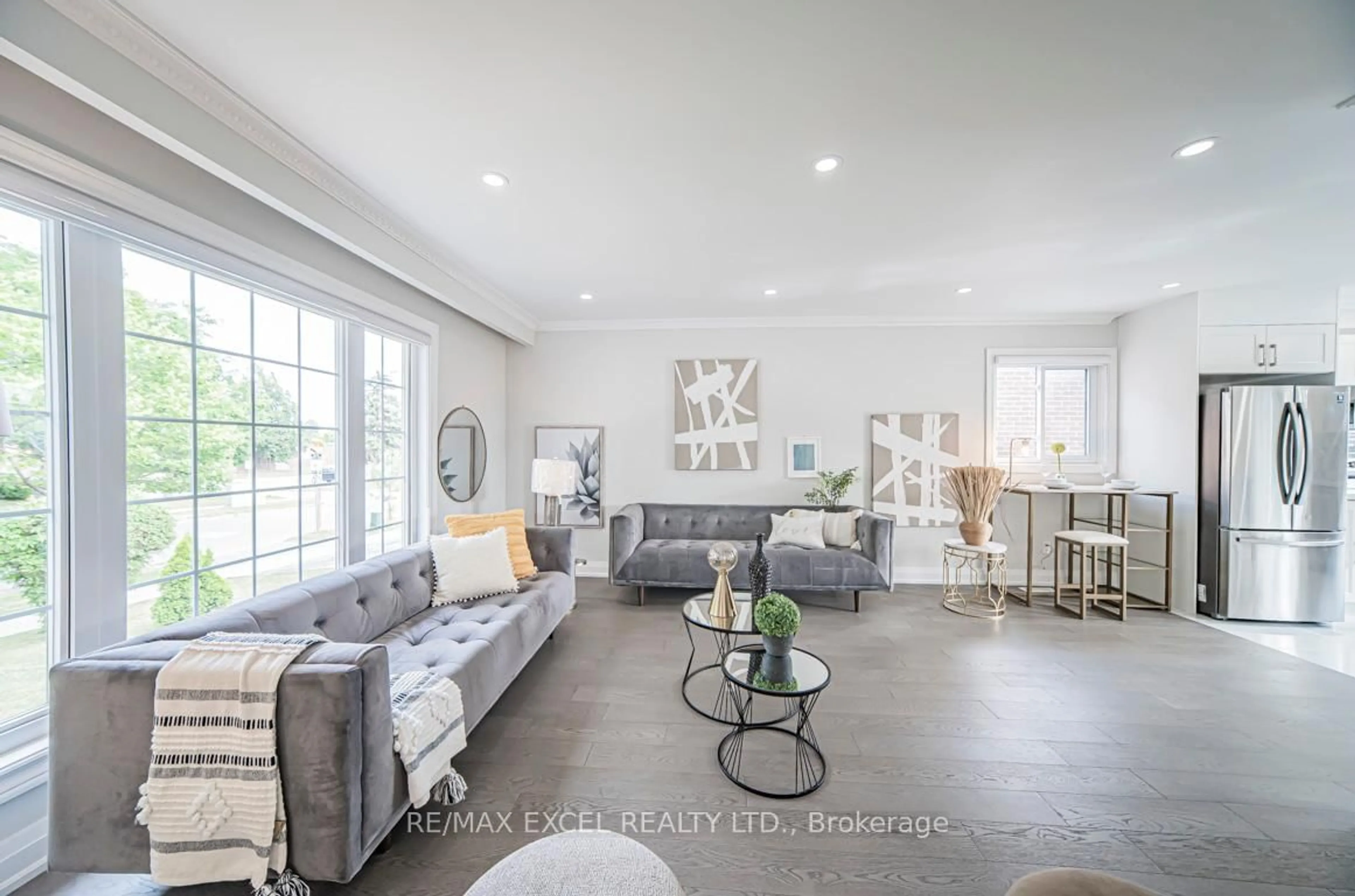 Living room with furniture, unknown for 106 Alexmuir Blvd, Toronto Ontario M1V 1H4