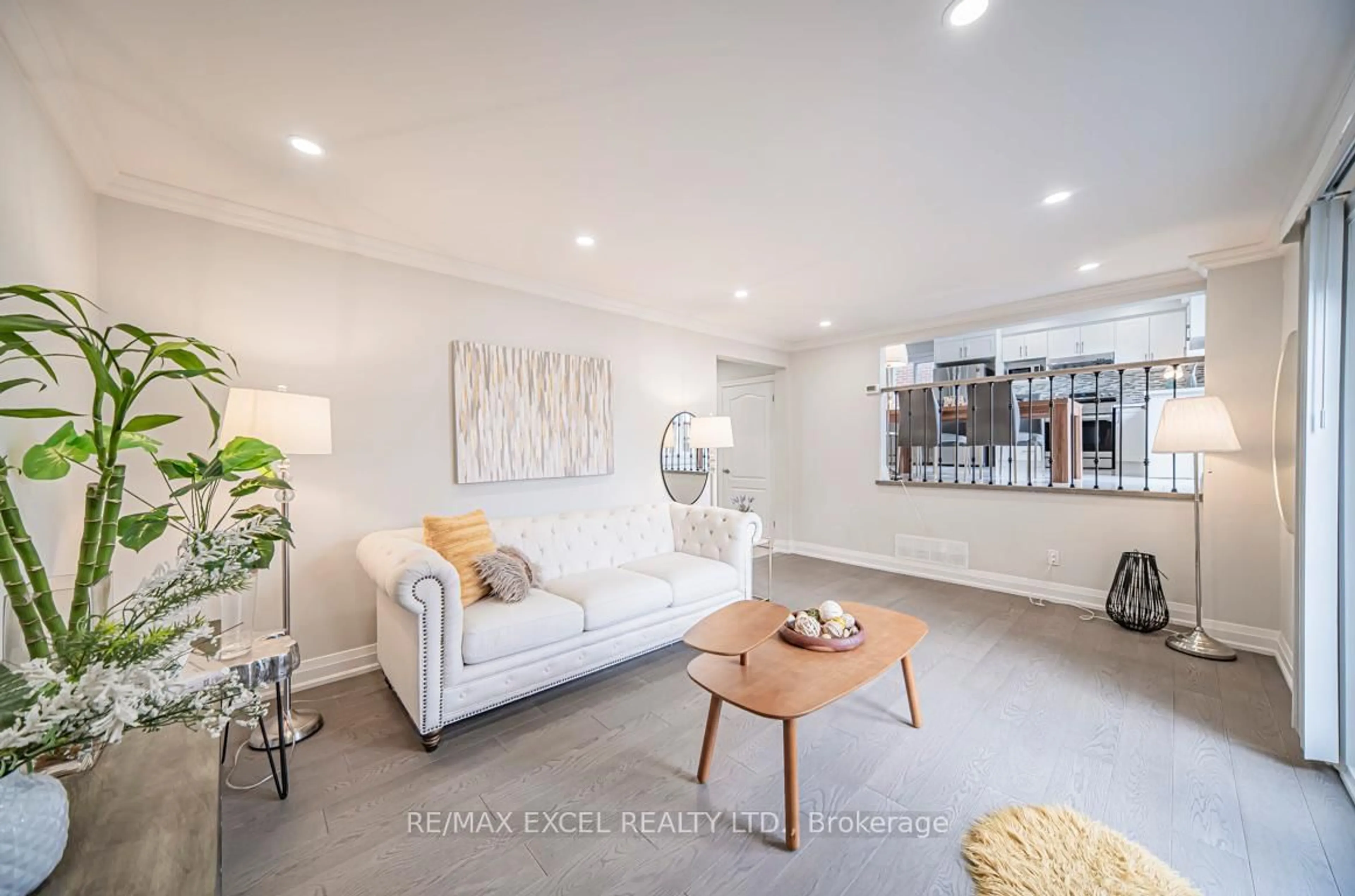 Living room with furniture, unknown for 106 Alexmuir Blvd, Toronto Ontario M1V 1H4
