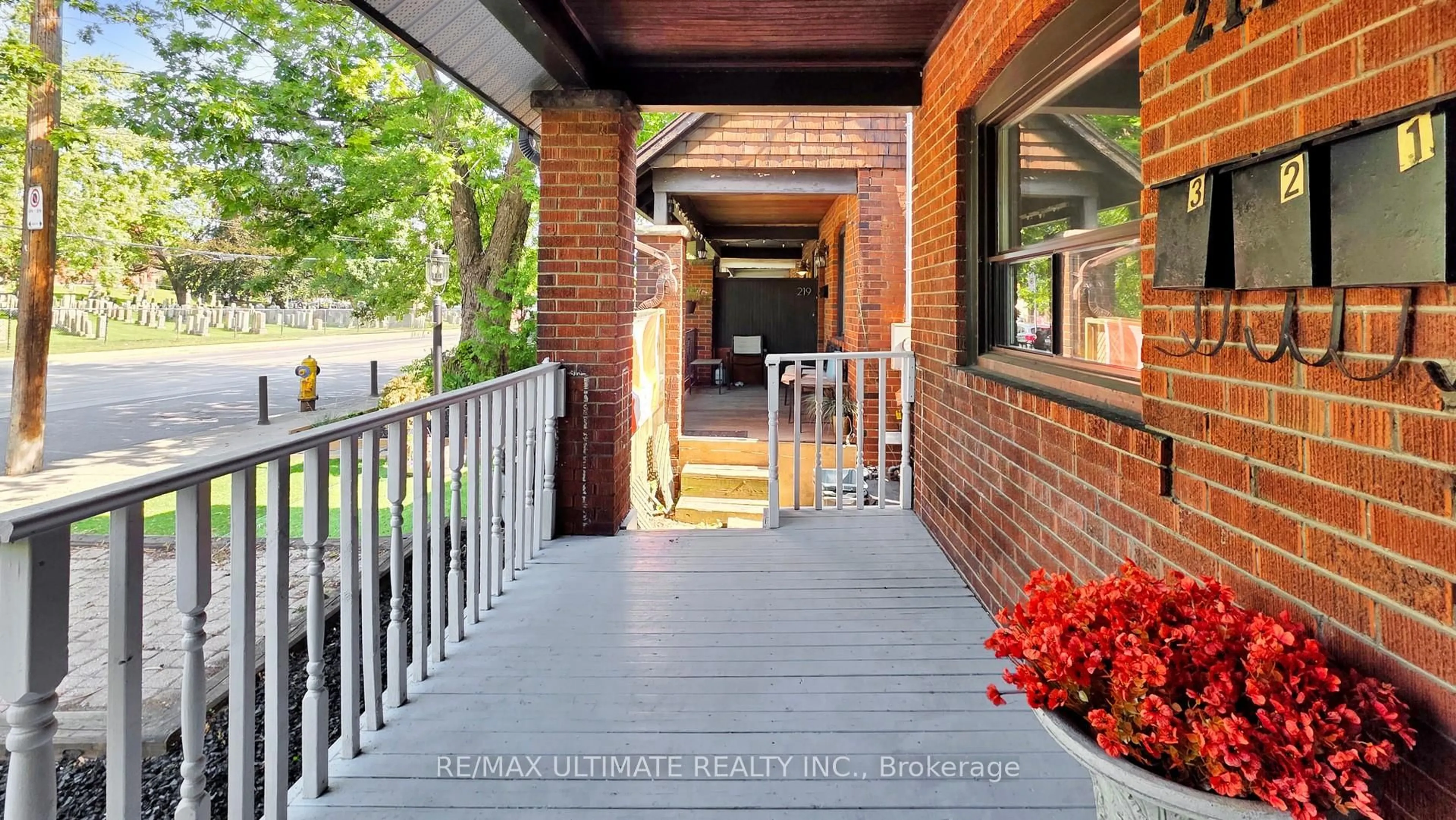 Patio, street for 217 Kingston Rd, Toronto Ontario M4L 1T5
