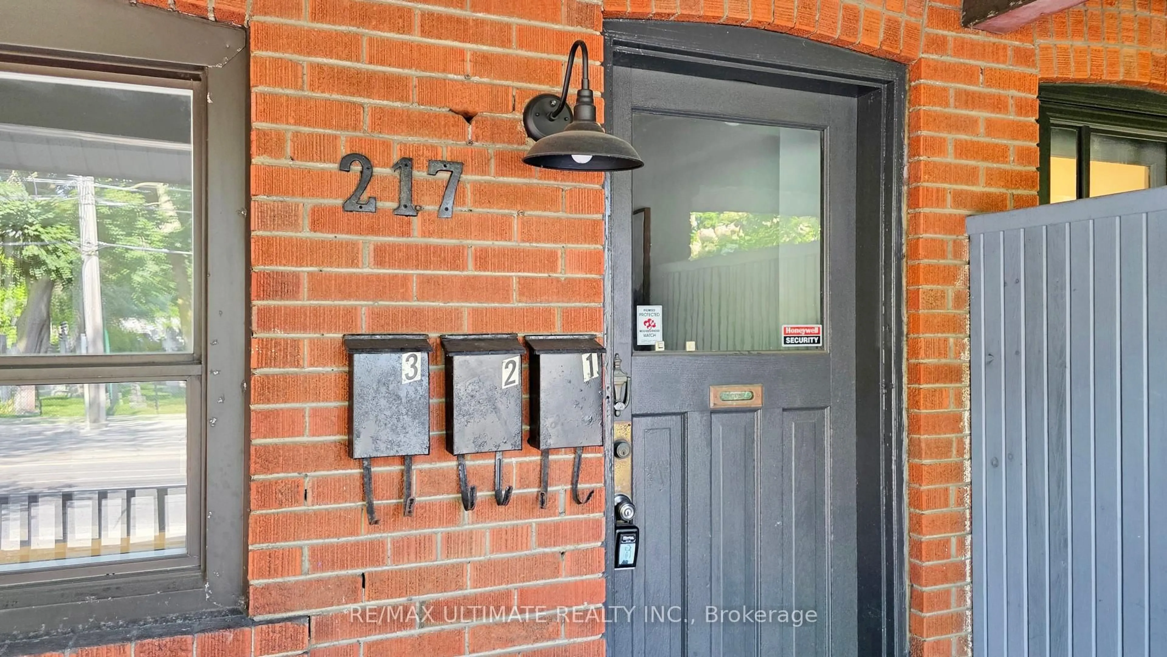 Indoor entryway for 217 Kingston Rd, Toronto Ontario M4L 1T5