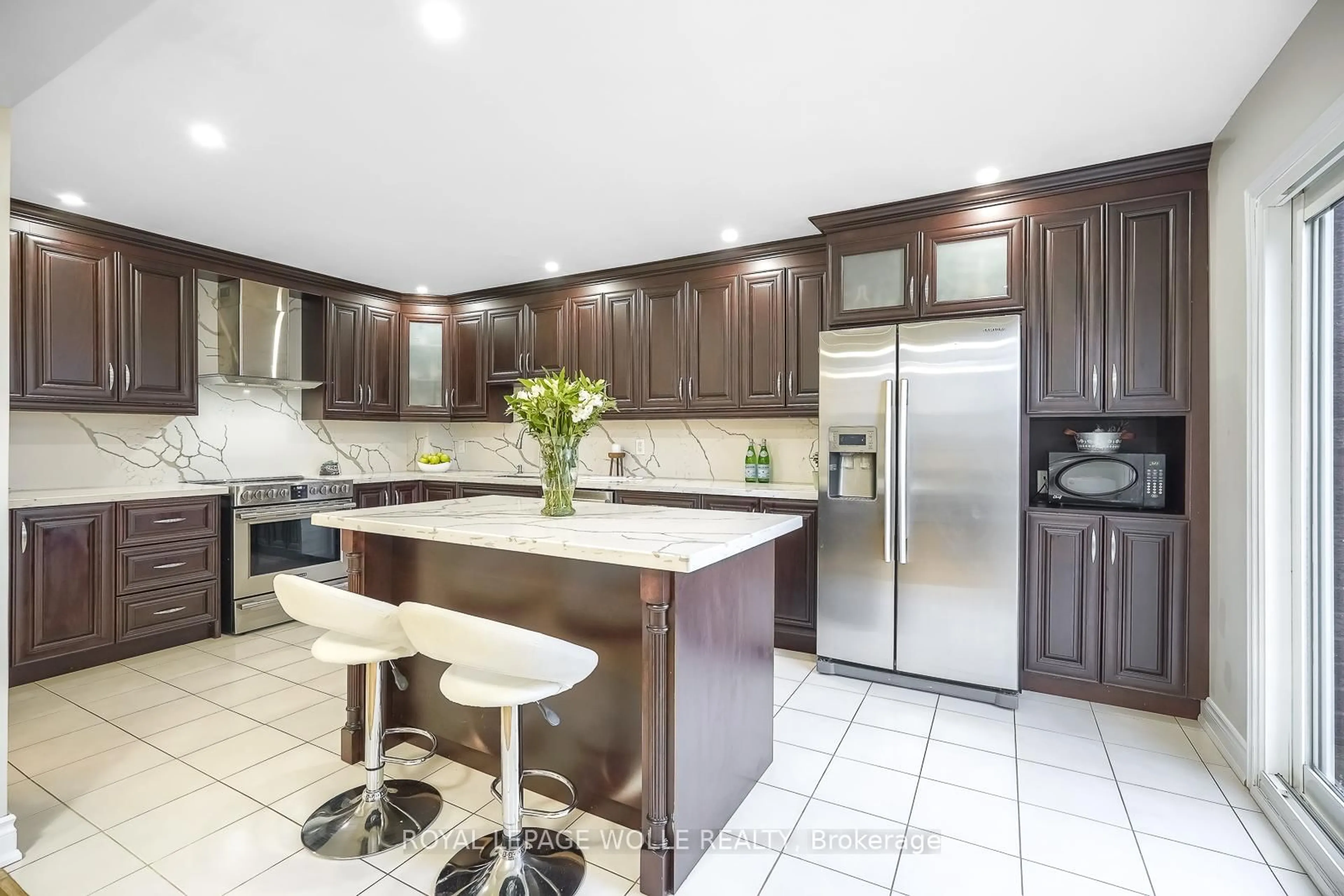 Open concept kitchen, ceramic/tile floor for 85 Gennela Sq, Toronto Ontario M1B 5M7