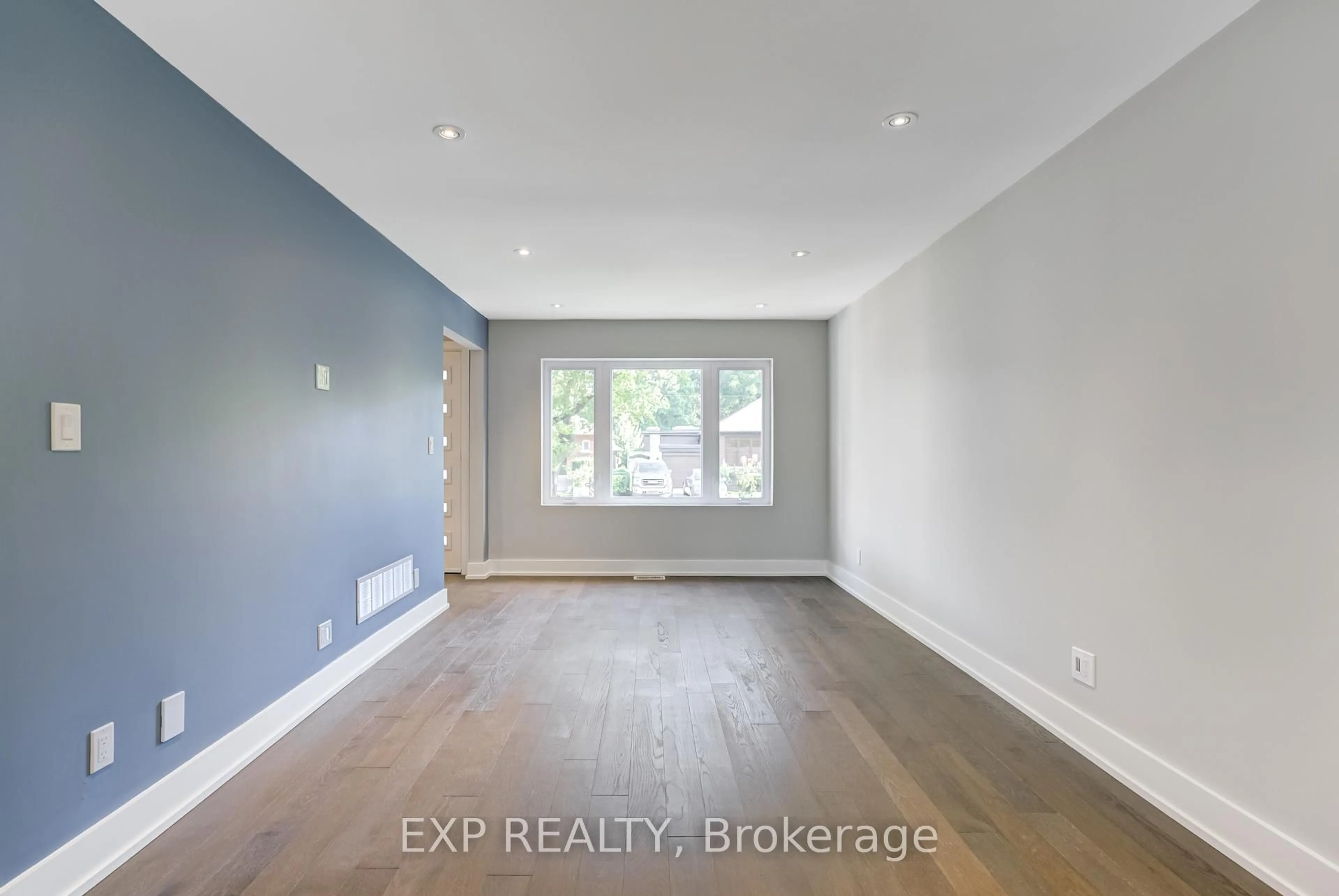 A pic of a room for 18 Innisdale Dr, Toronto Ontario M1R 1C3