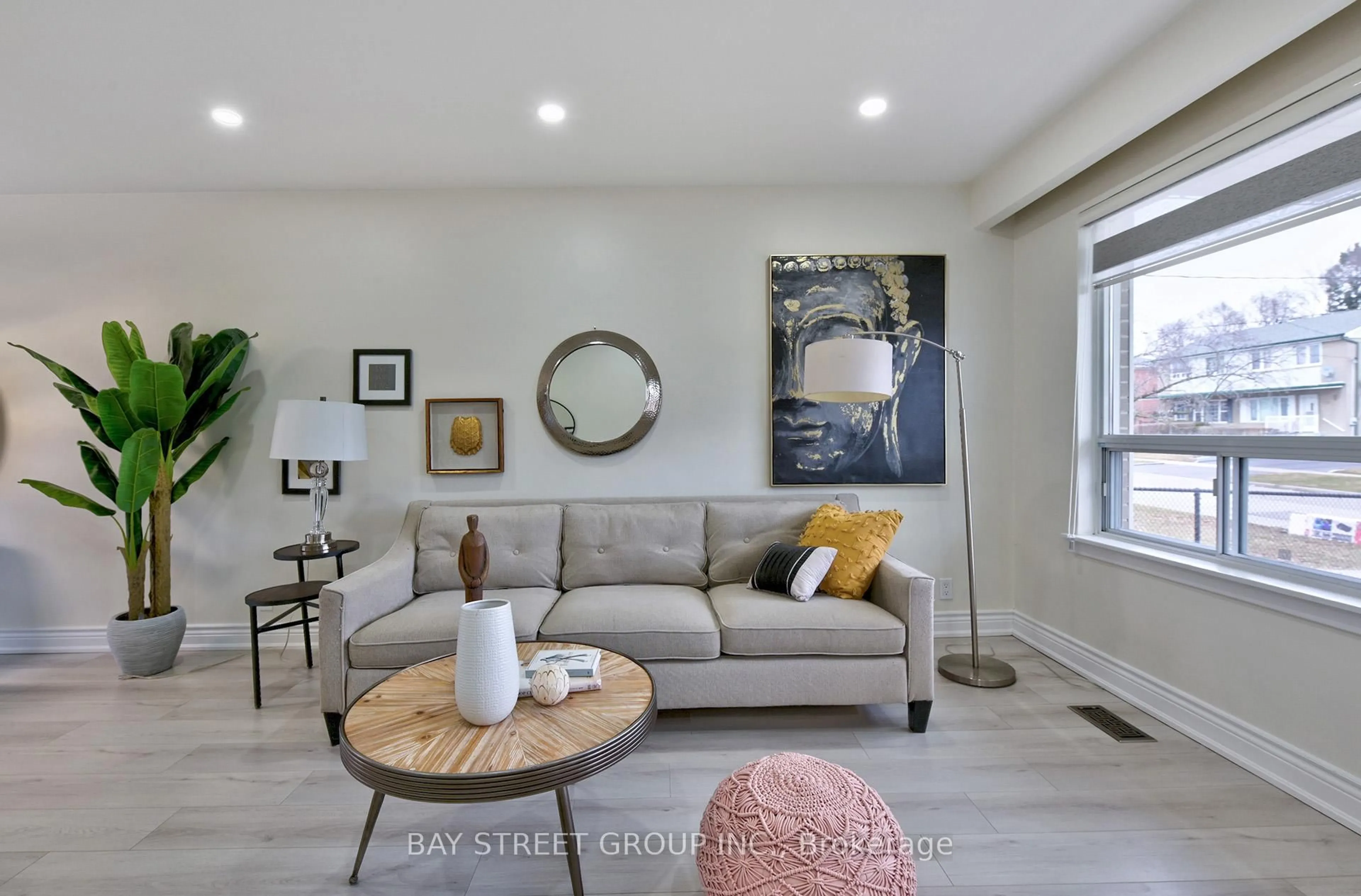 Living room with furniture, unknown for 150 Vauxhall Dr, Toronto Ontario M1P 1R4