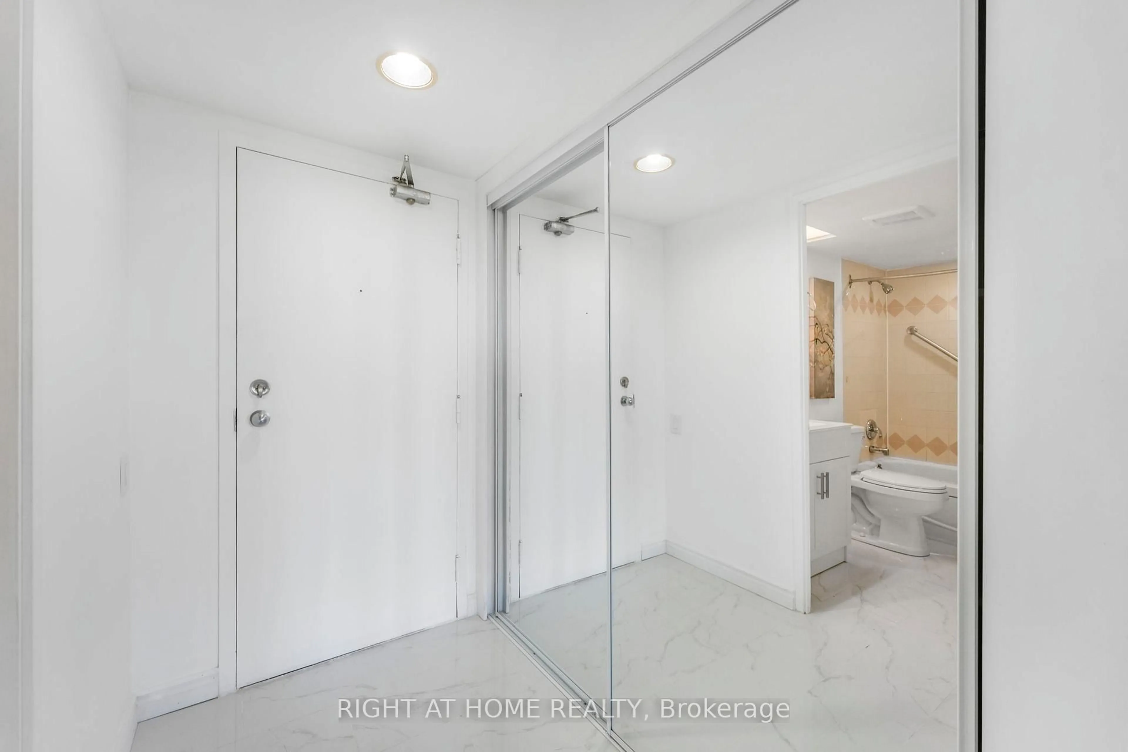 Unknown for 2466 Eglinton Ave #707, Toronto Ontario M1K 5J8