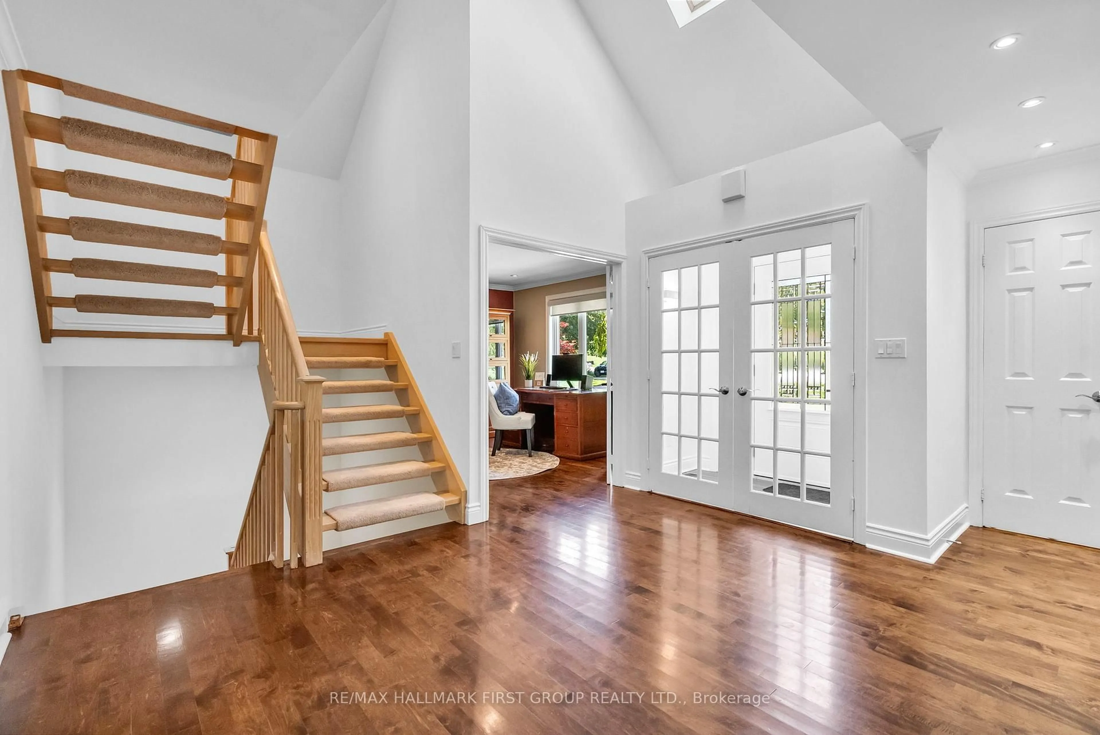 Indoor entryway for 5 McNamara Crt, Ajax Ontario L1T 4W6