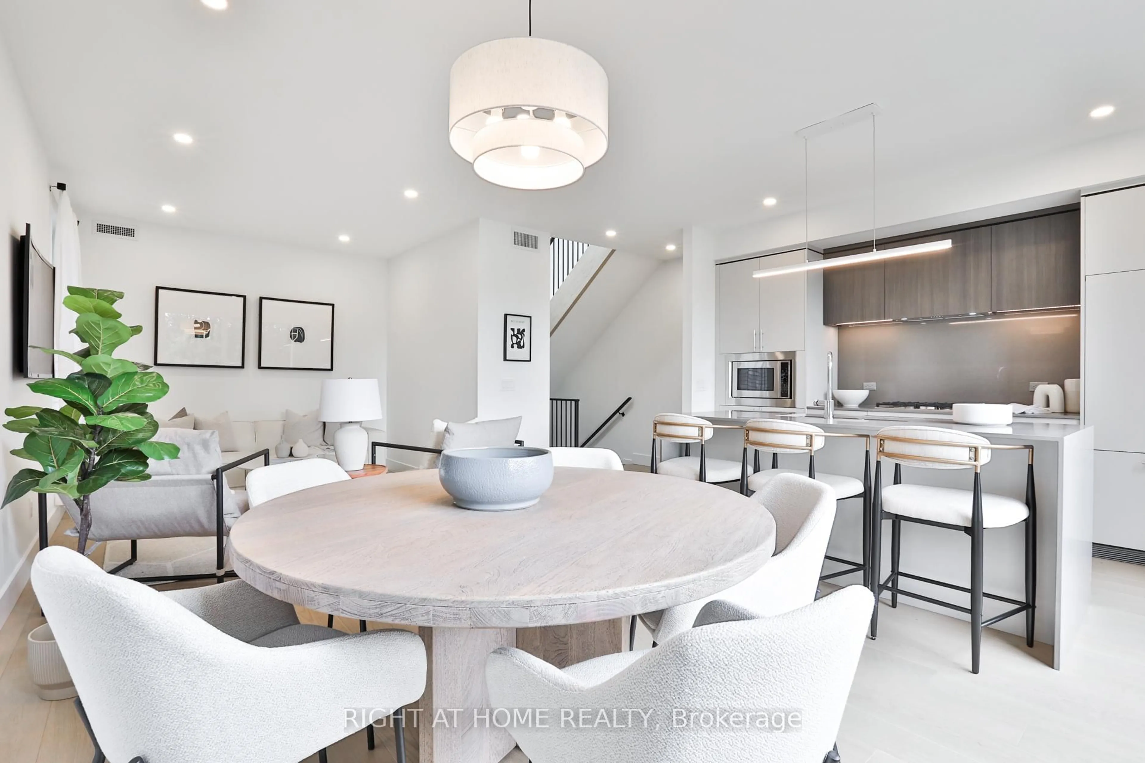 Contemporary kitchen, unknown for 2343 Gerrard St #Sky, Toronto Ontario M4E 2E6