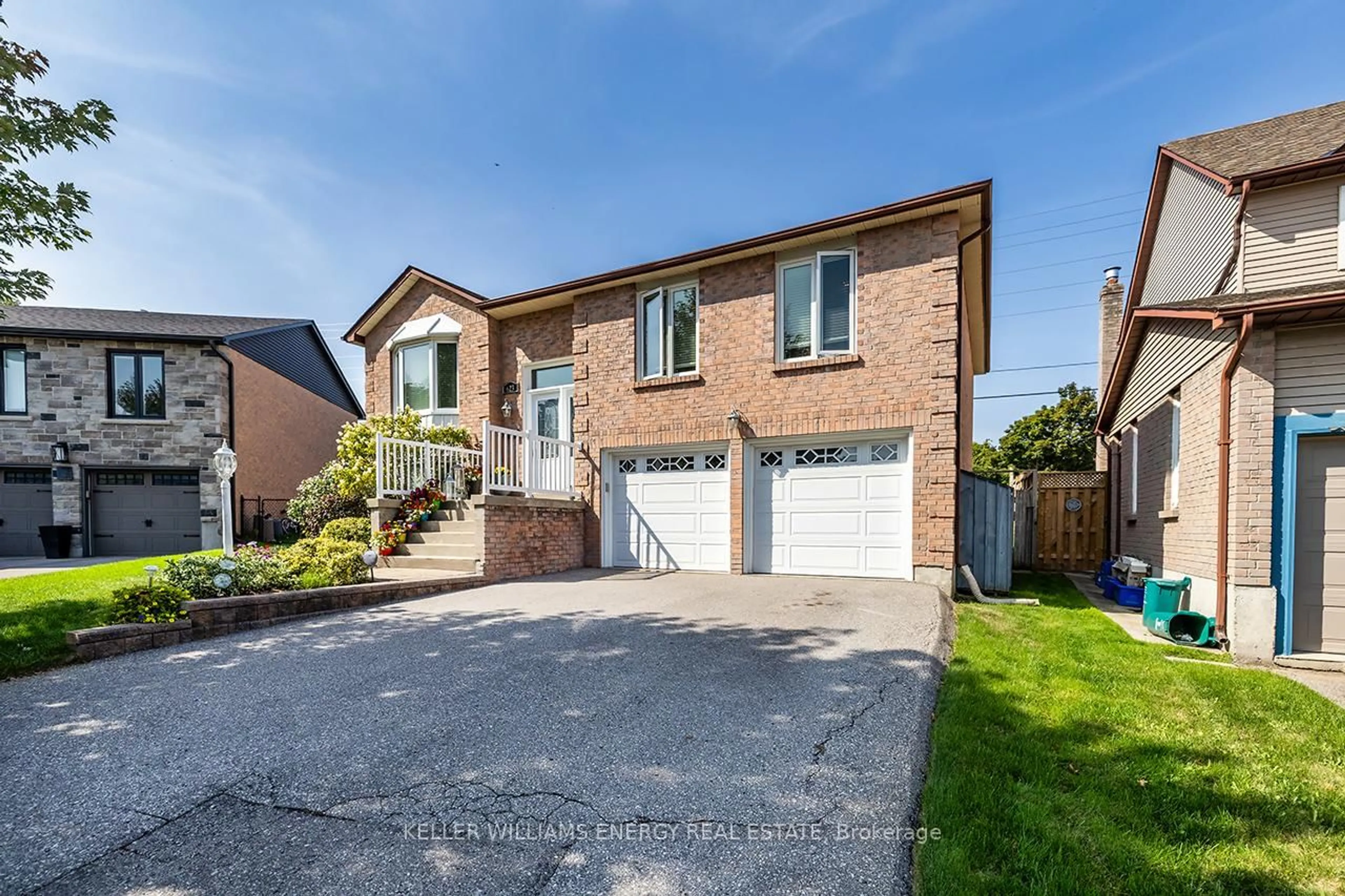 Home with brick exterior material, street for 623 Dunrobin Crt, Oshawa Ontario L1J 7P2
