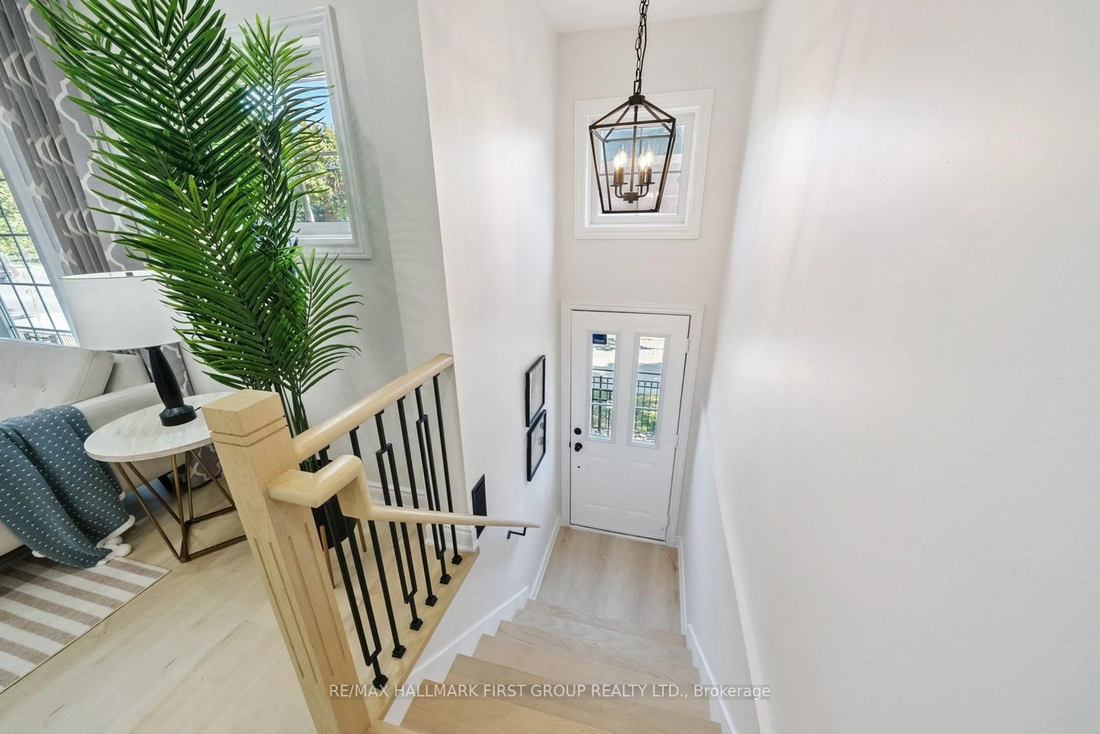 Indoor entryway for 1400 The Esplanade Rd #806, Pickering Ontario L1V 6V2