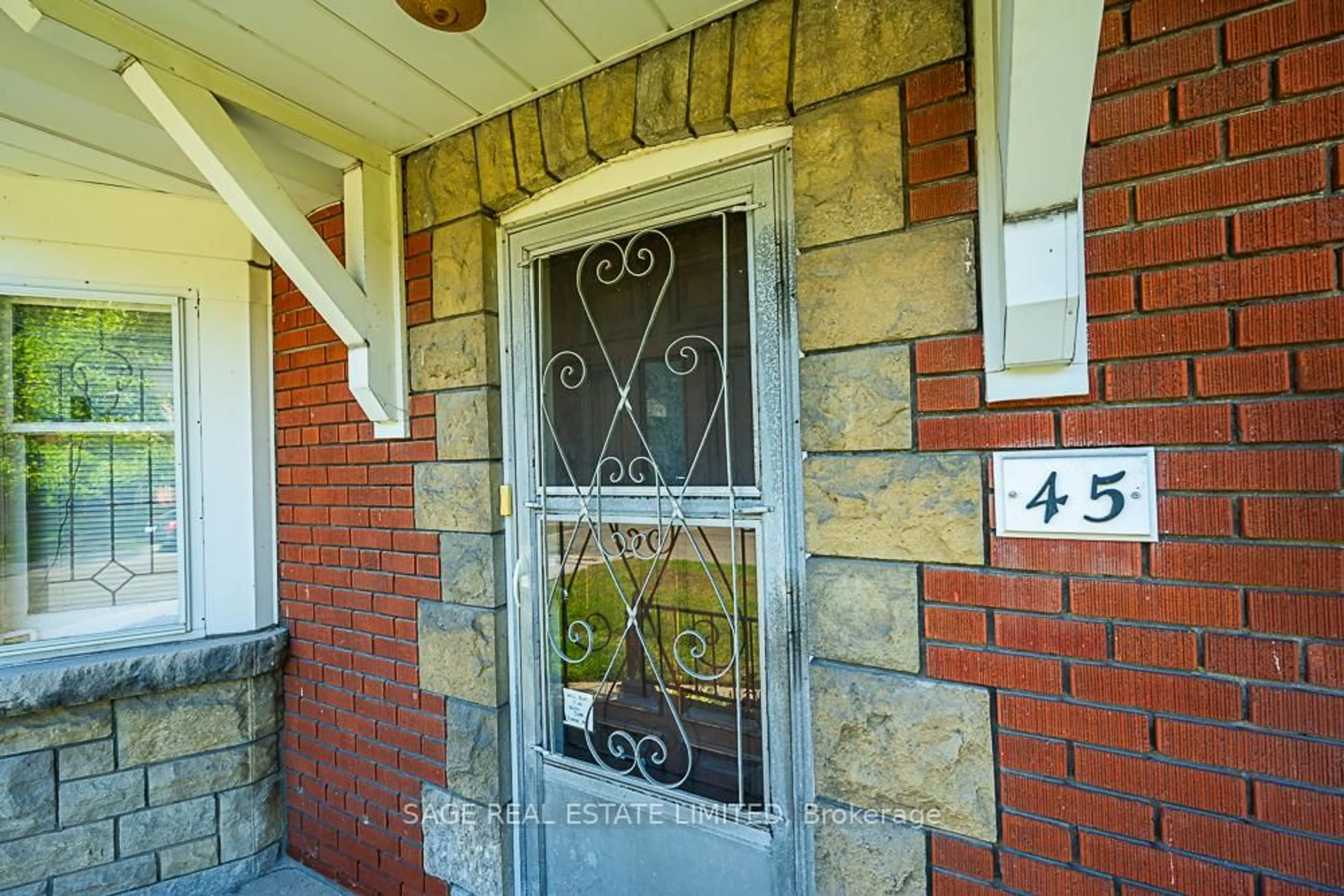 Indoor entryway for 45 Four Oaks Gate, Toronto Ontario M4J 2X3