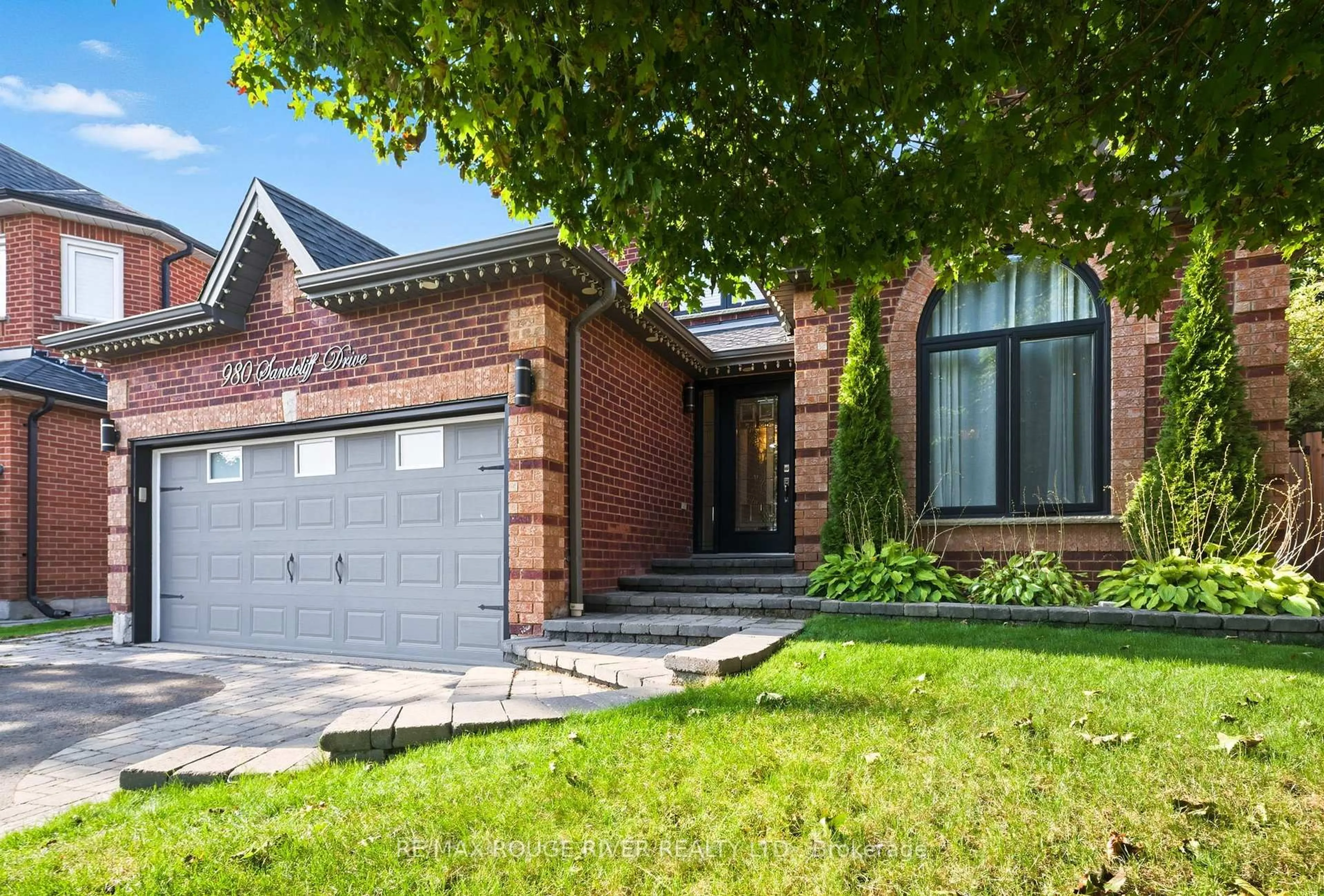 Home with brick exterior material, street for 980 Sandcliff Dr, Oshawa Ontario L1K 2E4