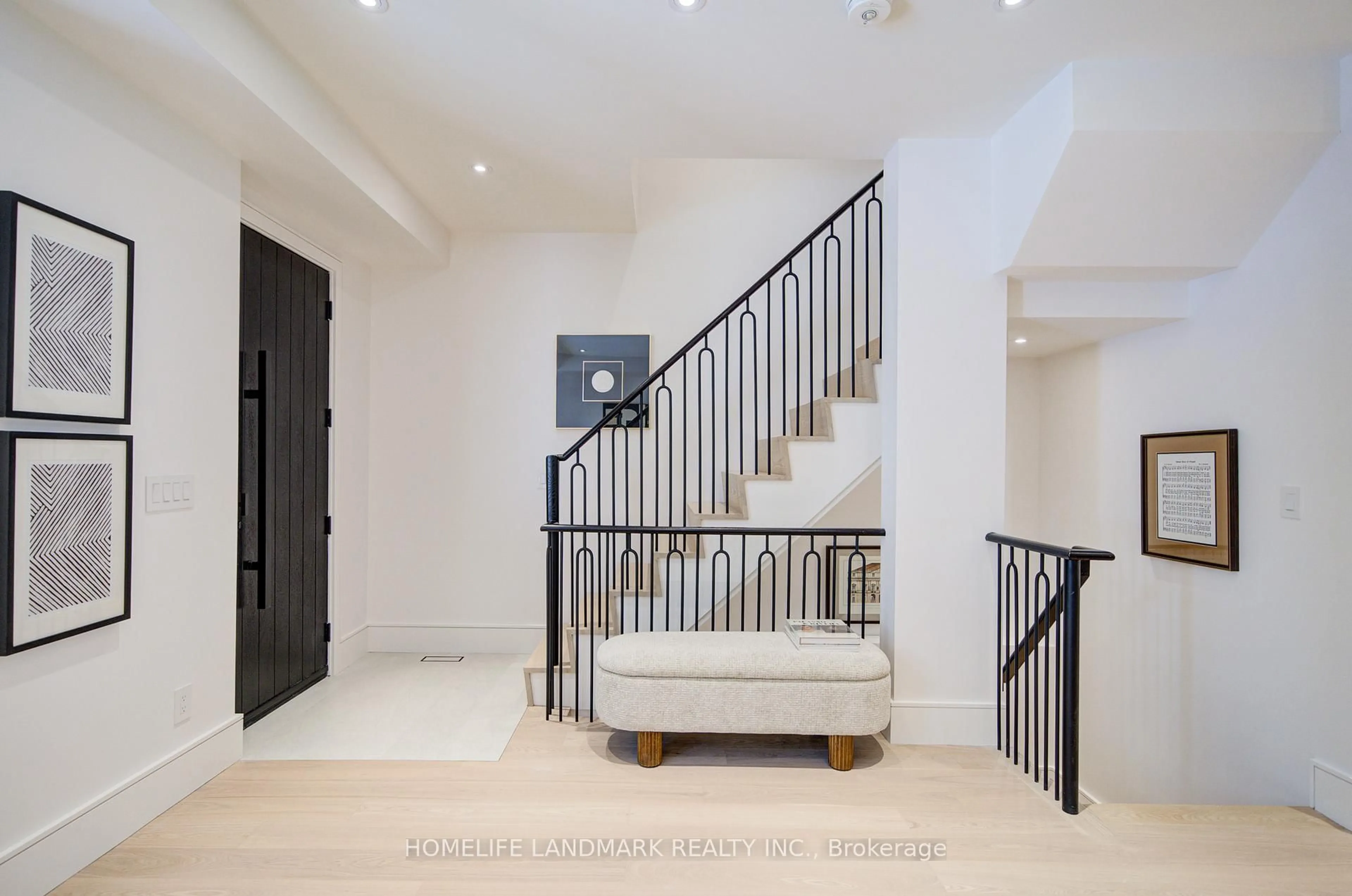 Indoor entryway for 70 Hiawatha Rd, Toronto Ontario M4L 2X8