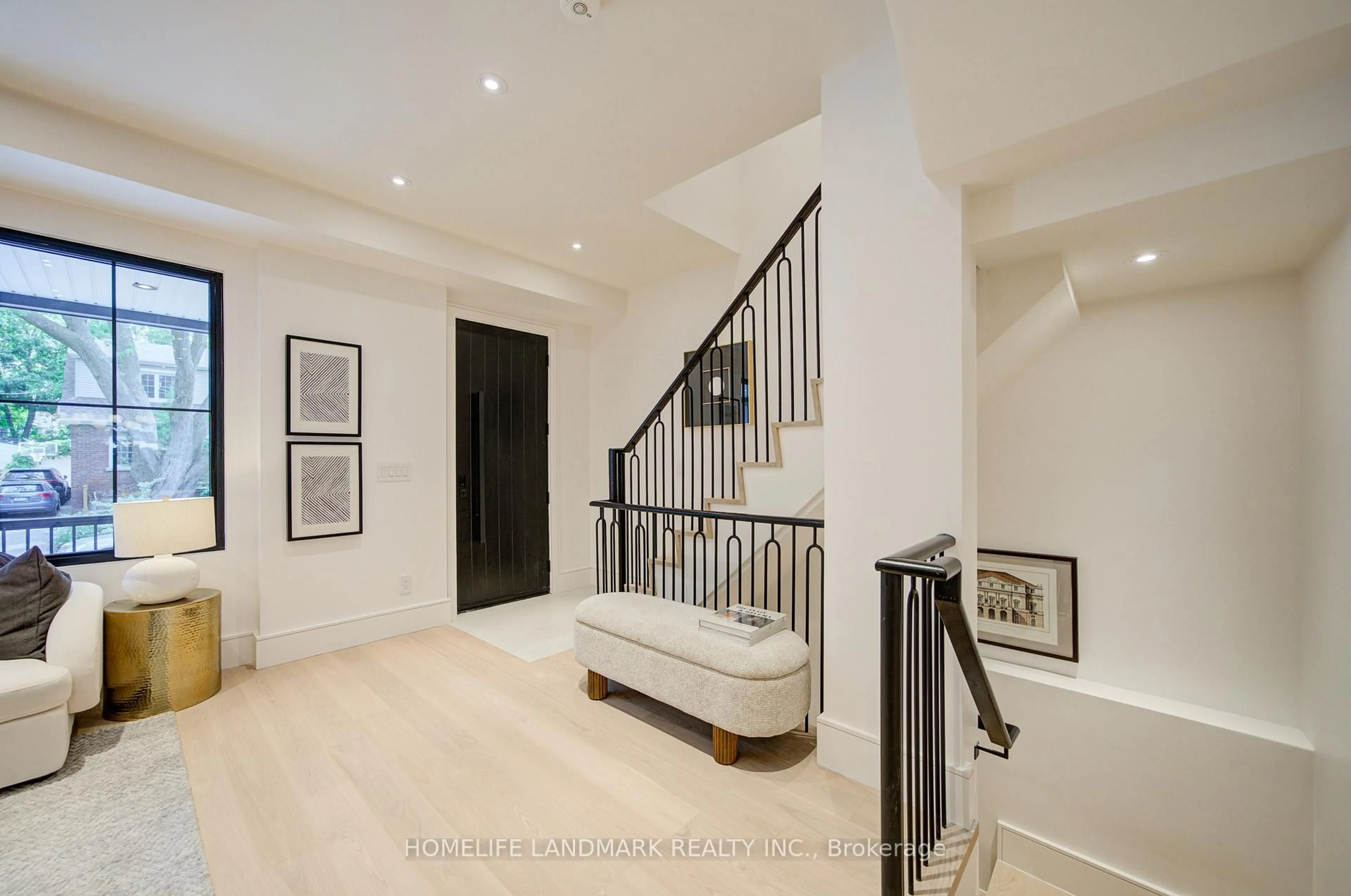 Indoor entryway for 70 Hiawatha Rd, Toronto Ontario M4L 2X8