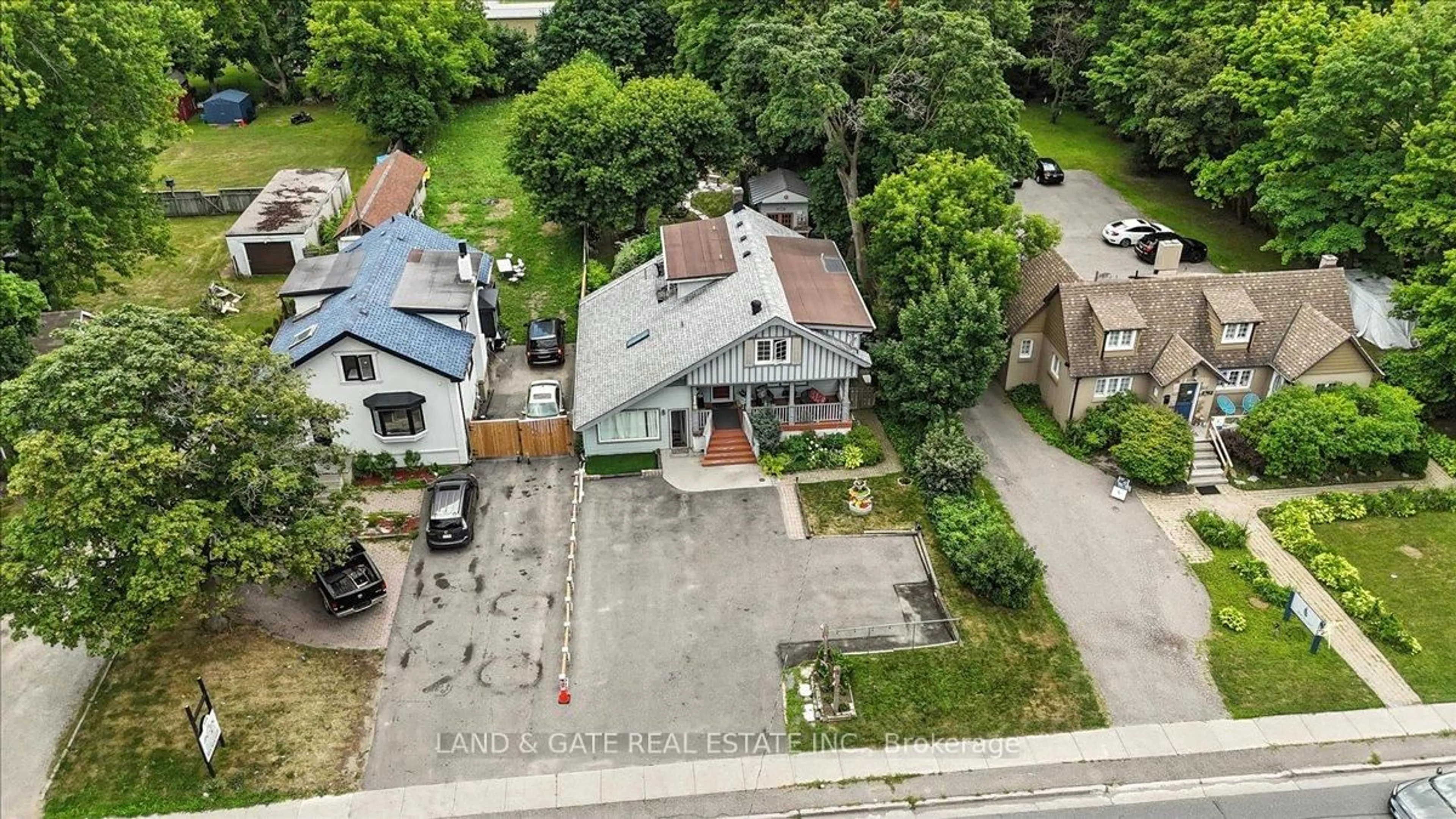 A pic from outside/outdoor area/front of a property/back of a property/a pic from drone, street for 519 Kingston Rd, Ajax Ontario L1S 6M1