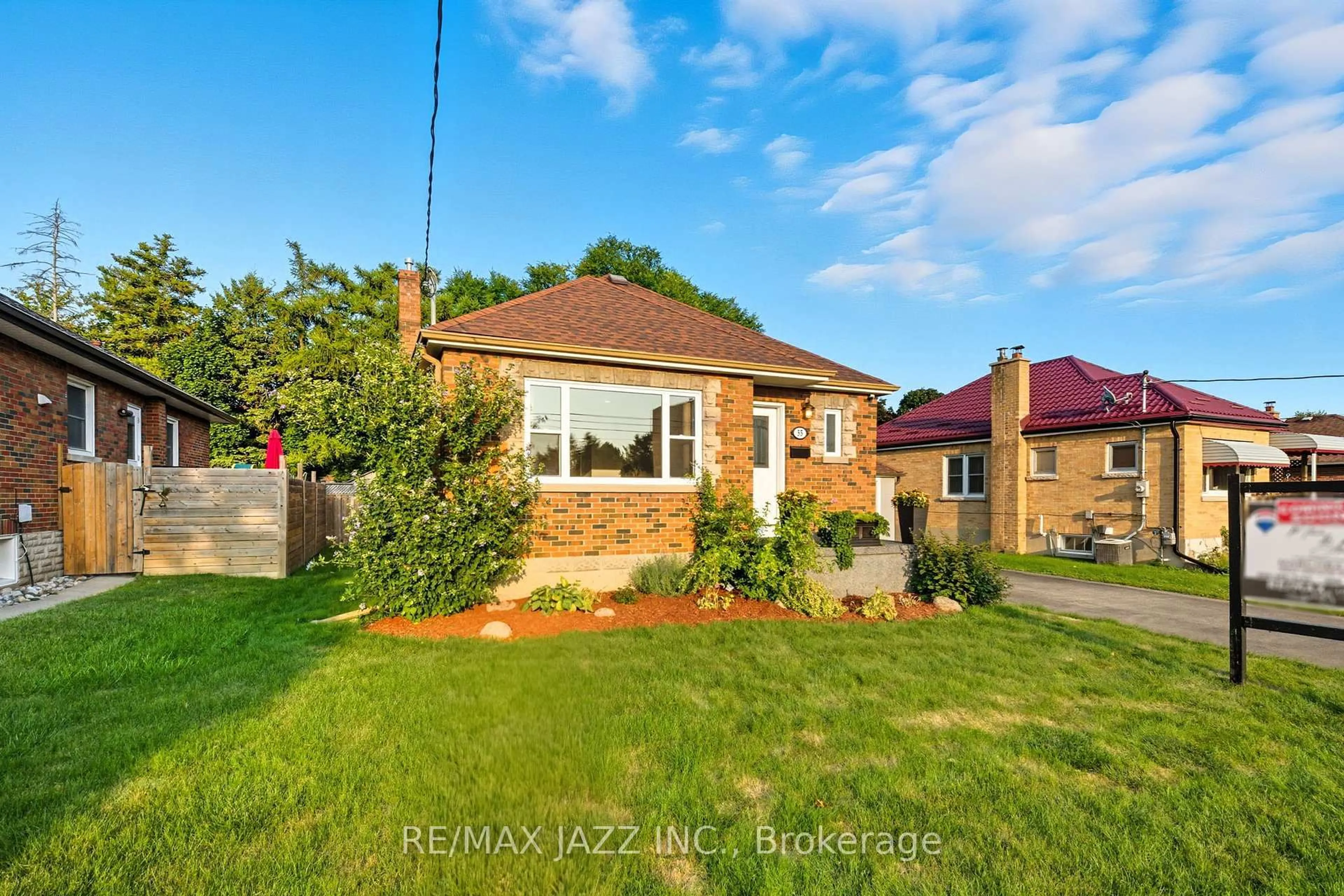 A pic from outside/outdoor area/front of a property/back of a property/a pic from drone, street for 55 Liberty St, Clarington Ontario L1C 2N6