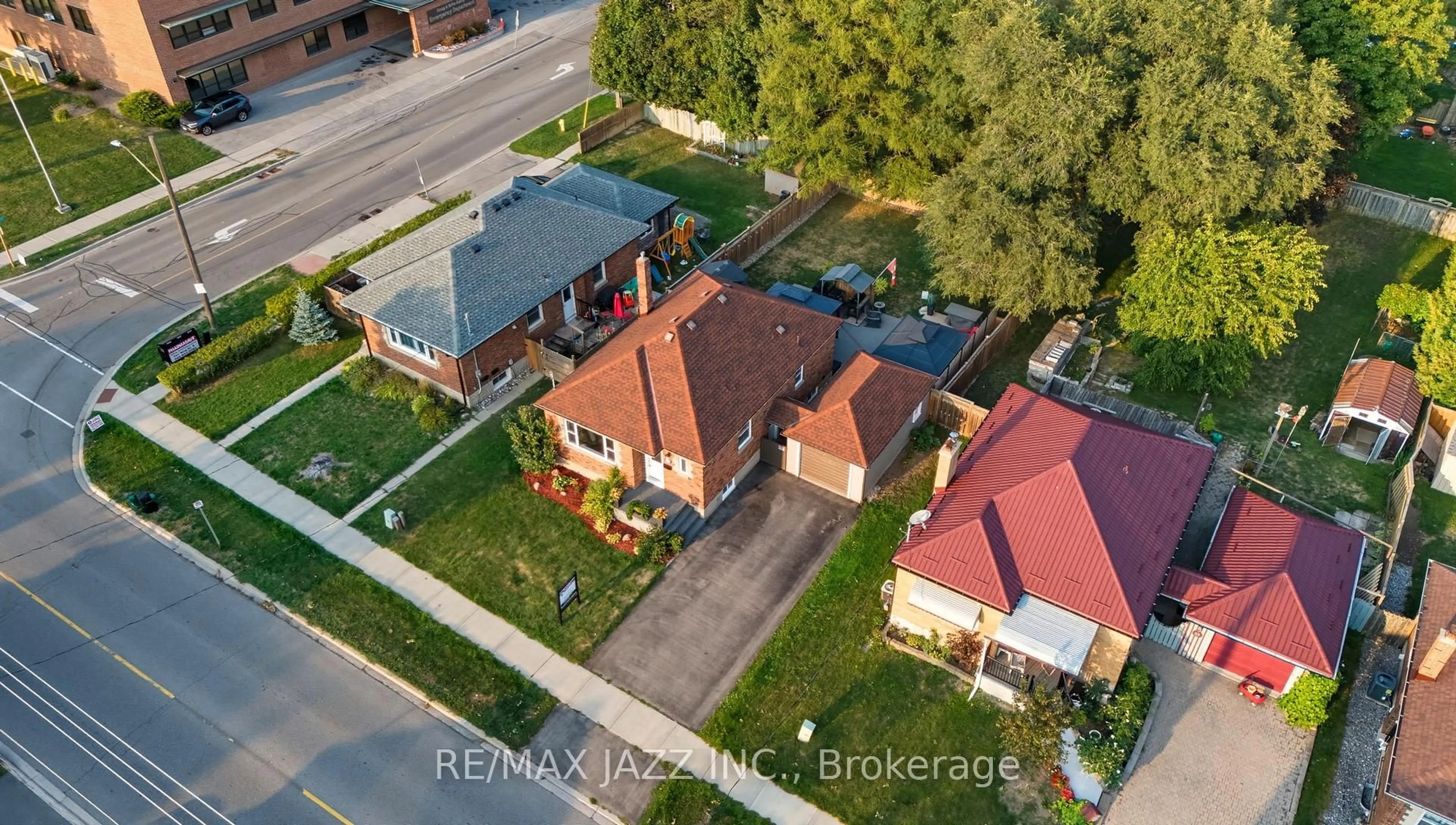 A pic from outside/outdoor area/front of a property/back of a property/a pic from drone, street for 55 Liberty St, Clarington Ontario L1C 2N6