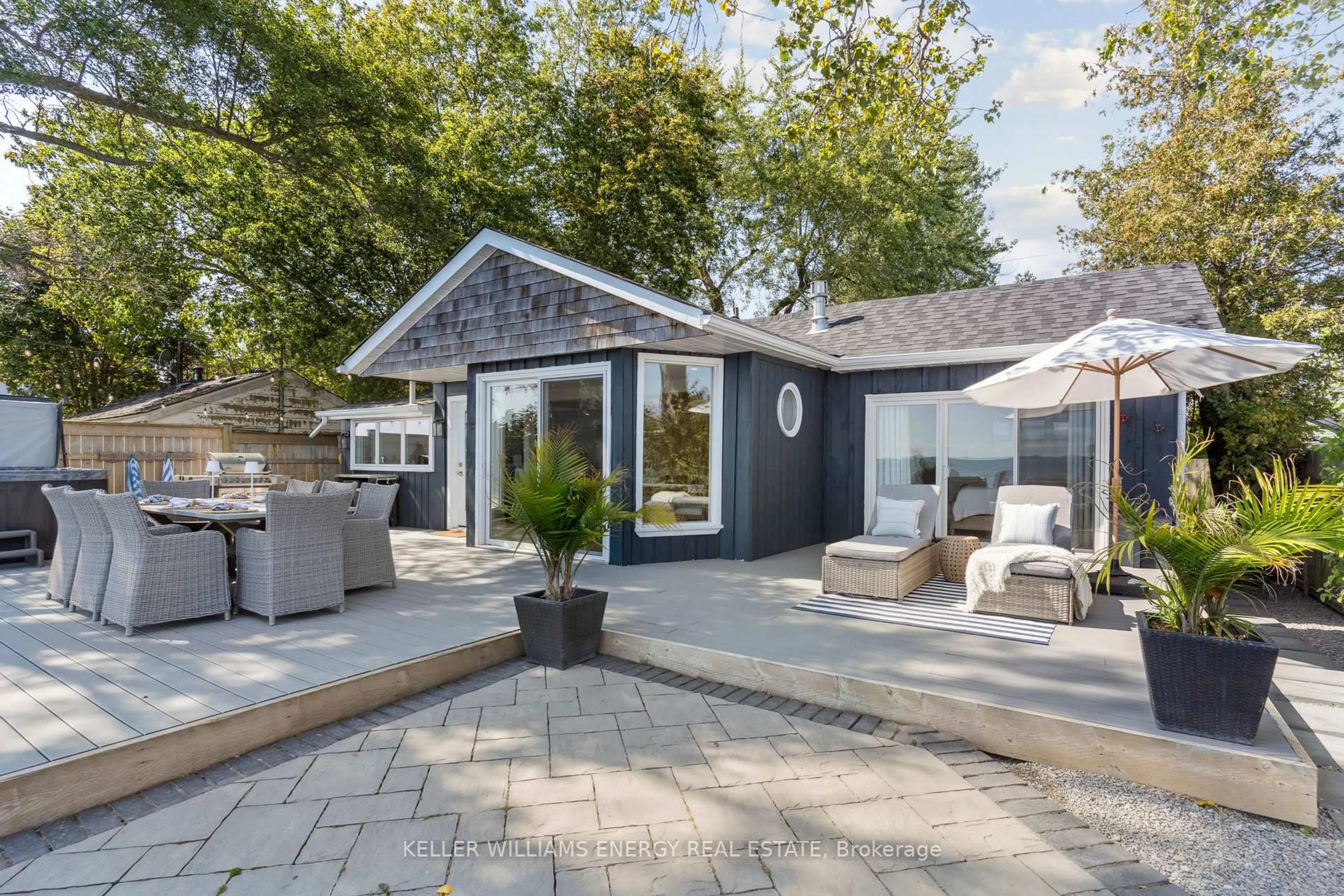 Patio, street for 141 Cedar Crest Beach Rd, Clarington Ontario L1C 3K3