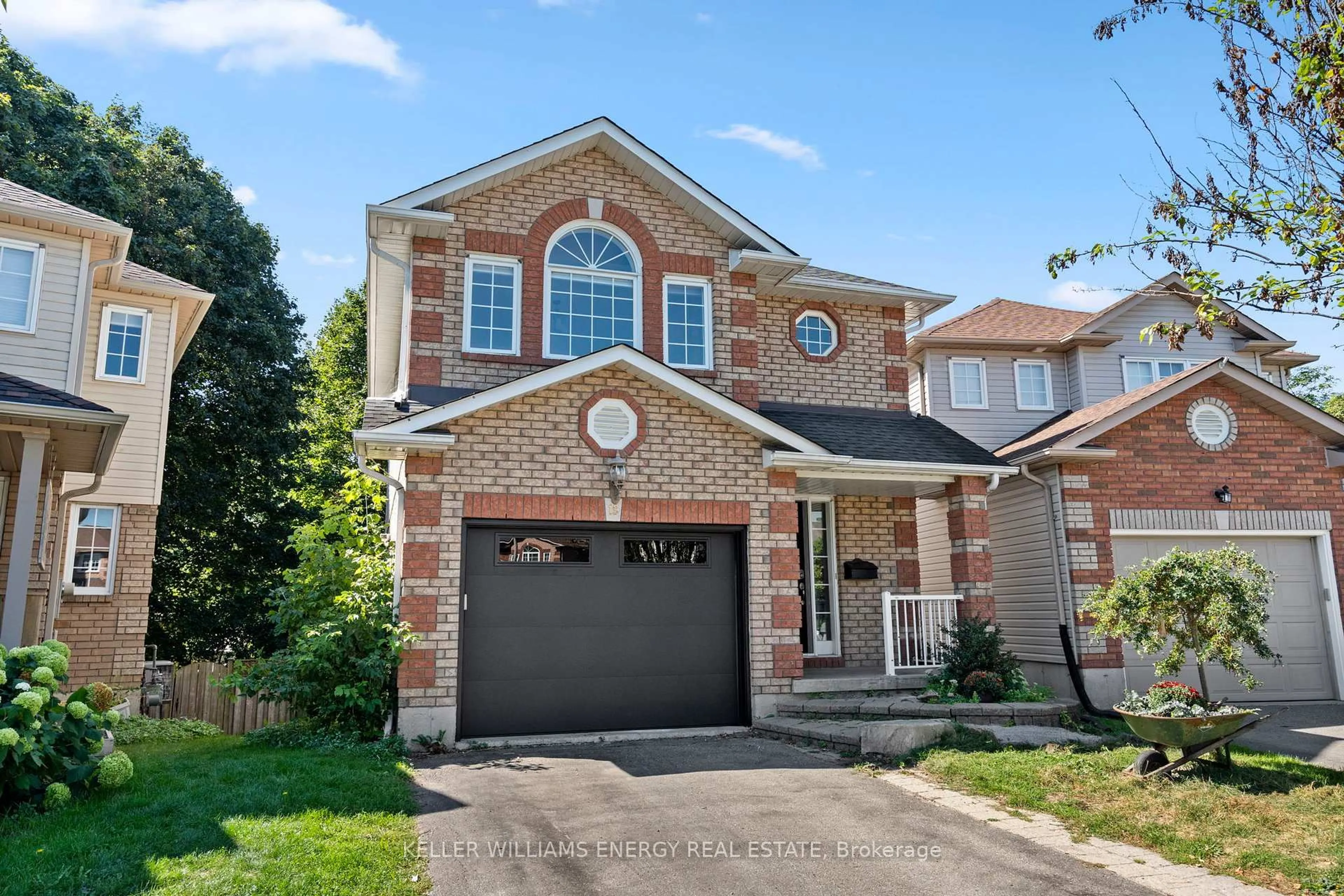 Home with brick exterior material, street for 19 Sawmill Crt, Clarington Ontario L1C 5C2