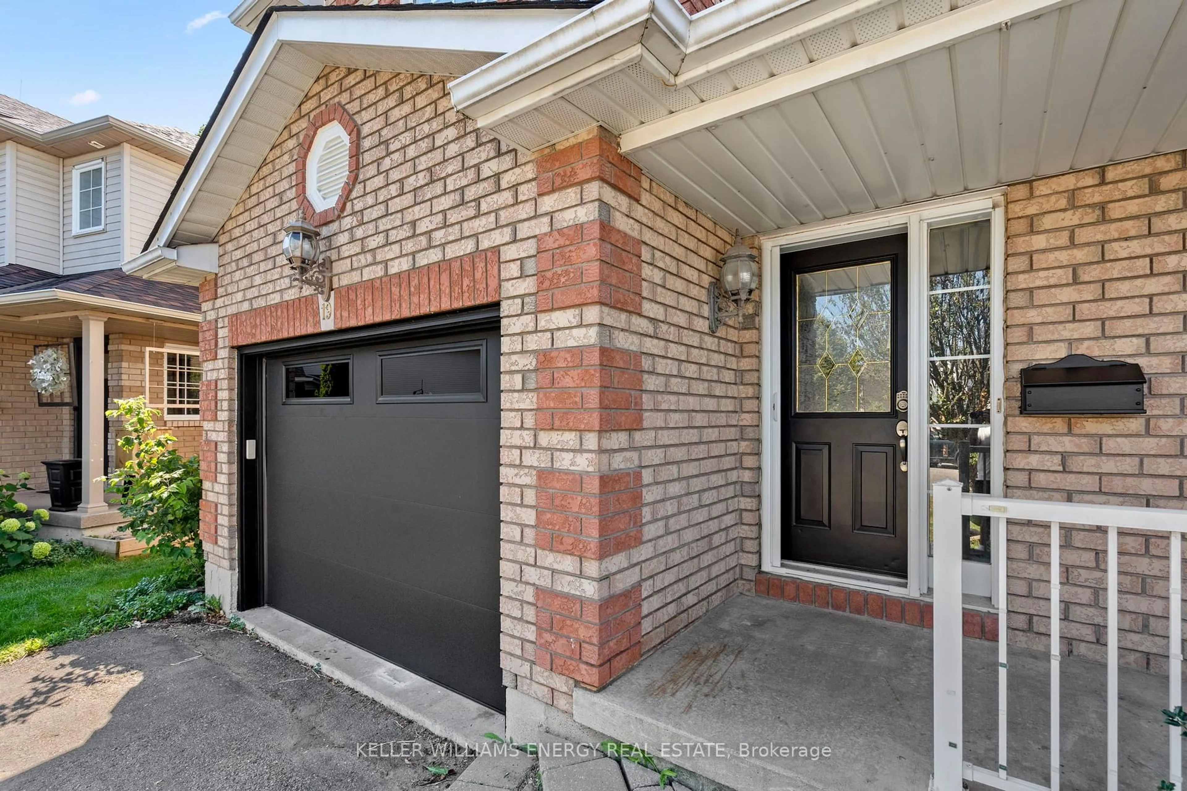Home with brick exterior material, street for 19 Sawmill Crt, Clarington Ontario L1C 5C2