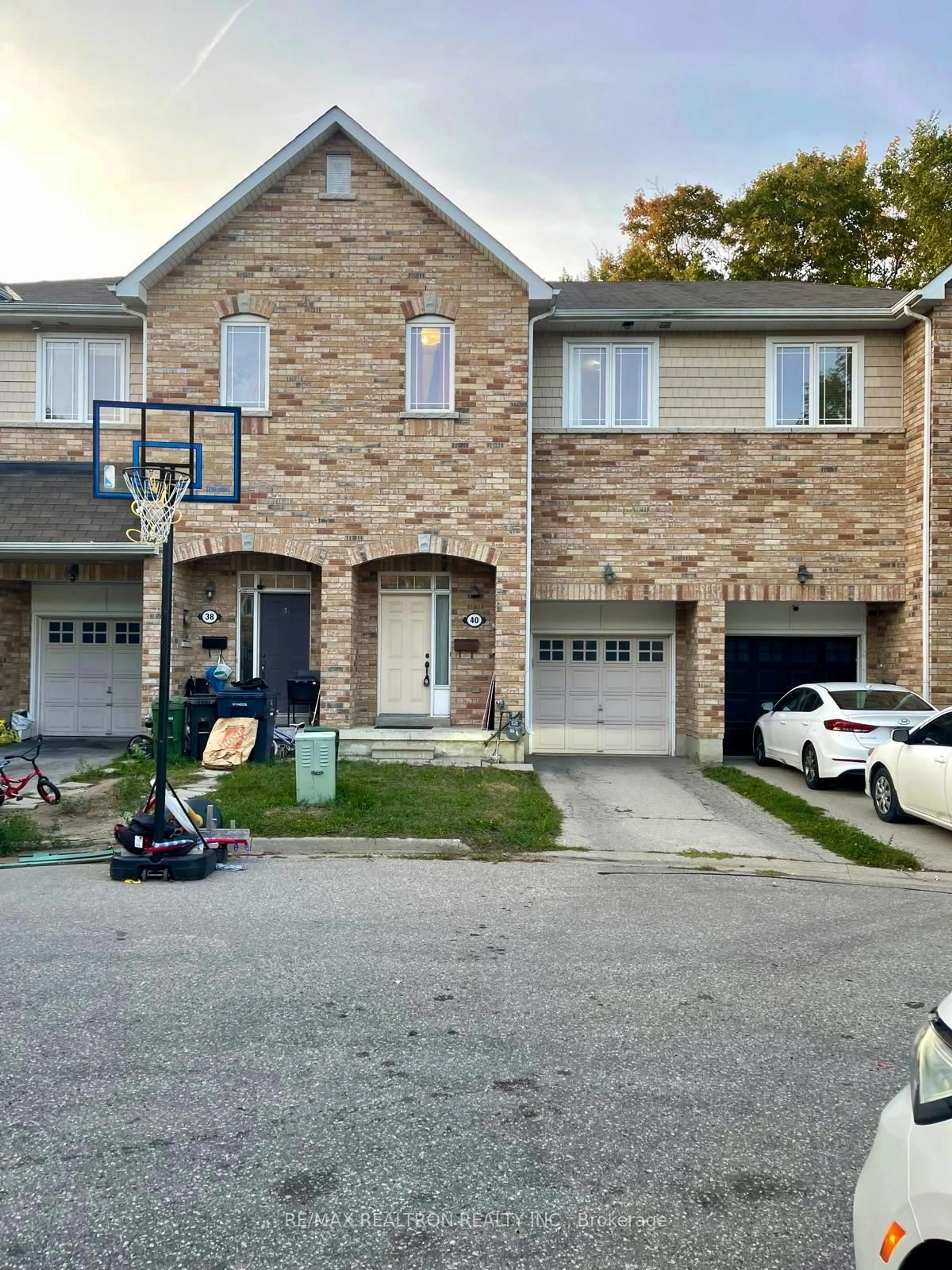 Unknown for 40 Skelding Crt, Toronto Ontario M1E 2R7