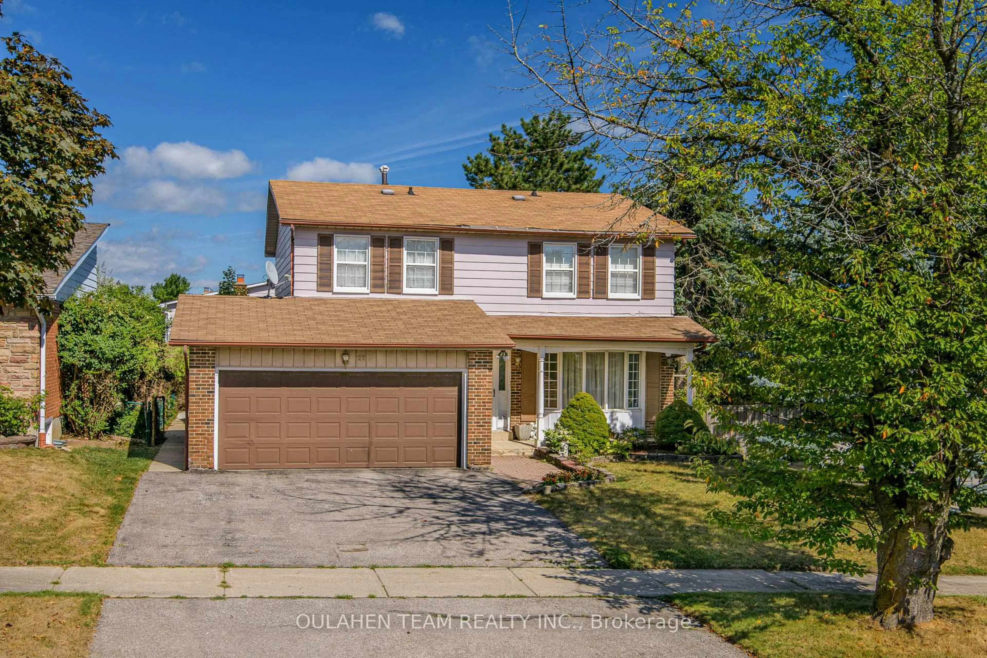 A pic from outside/outdoor area/front of a property/back of a property/a pic from drone, street for 27 Hornshill Dr, Toronto Ontario M1S 3J3
