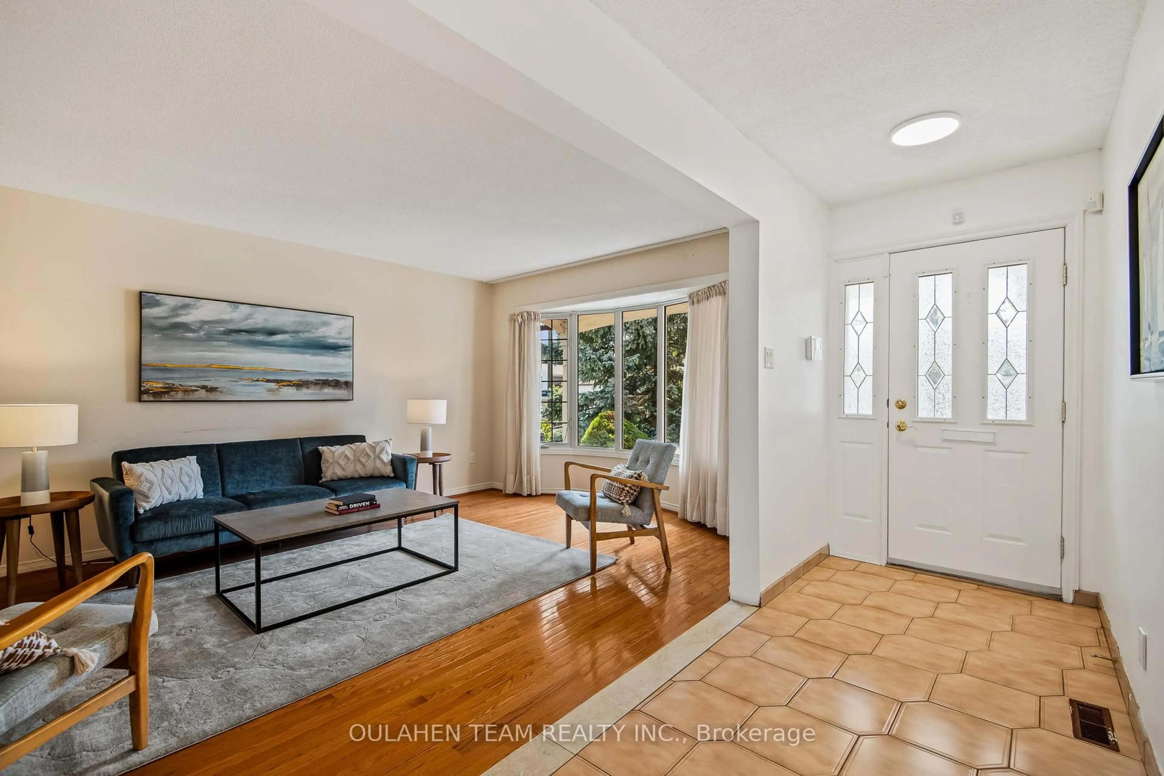 Indoor entryway for 27 Hornshill Dr, Toronto Ontario M1S 3J3