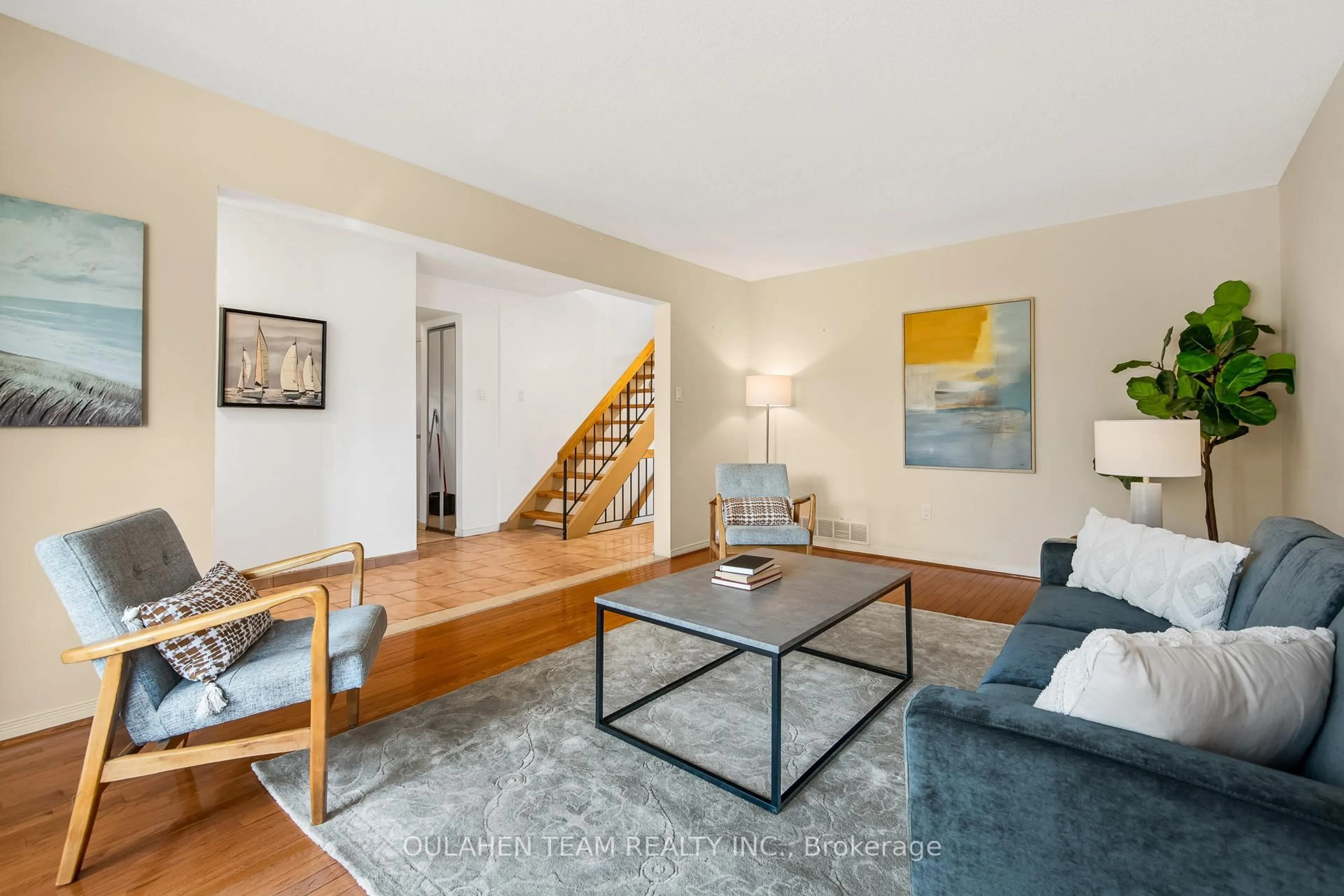Living room with furniture, unknown for 27 Hornshill Dr, Toronto Ontario M1S 3J3