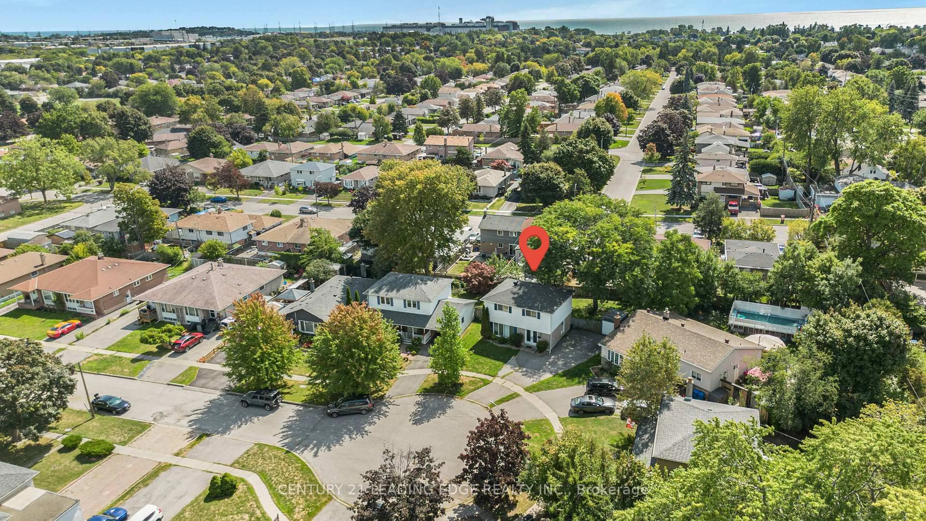 A pic from outside/outdoor area/front of a property/back of a property/a pic from drone, street for 1323 Poprad Ave, Pickering Ontario L1W 1K9