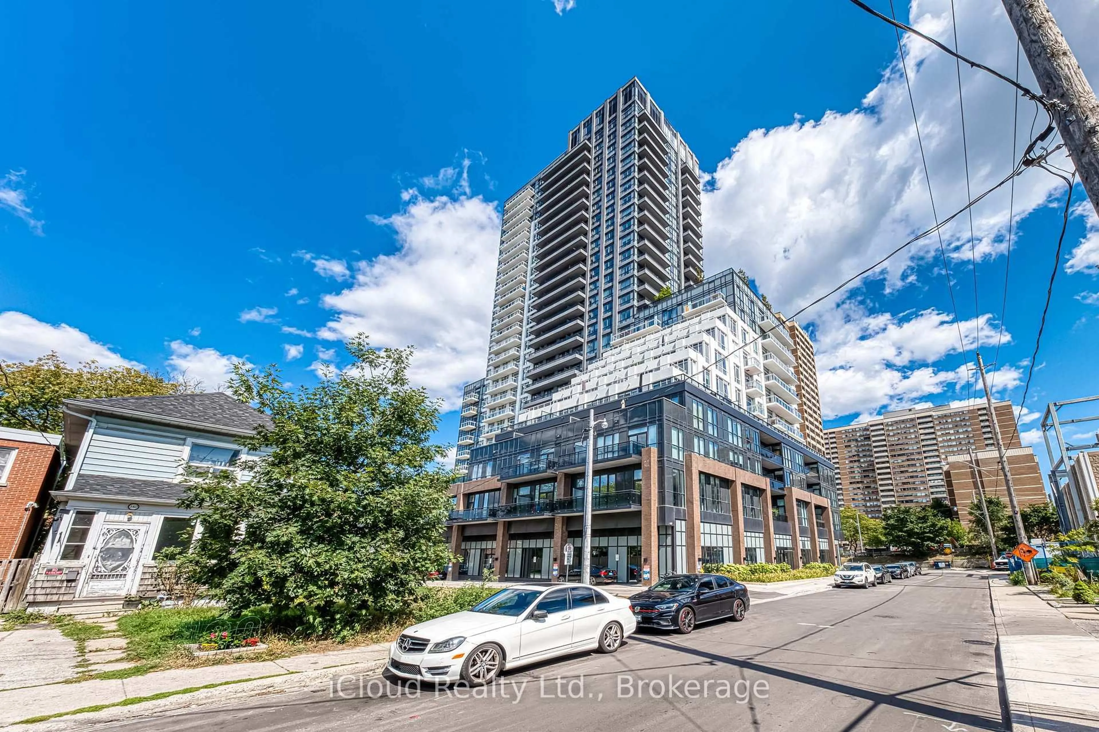 A pic from outside/outdoor area/front of a property/back of a property/a pic from drone, unknown for 286 Main St #712, Toronto Ontario M4C 0B3