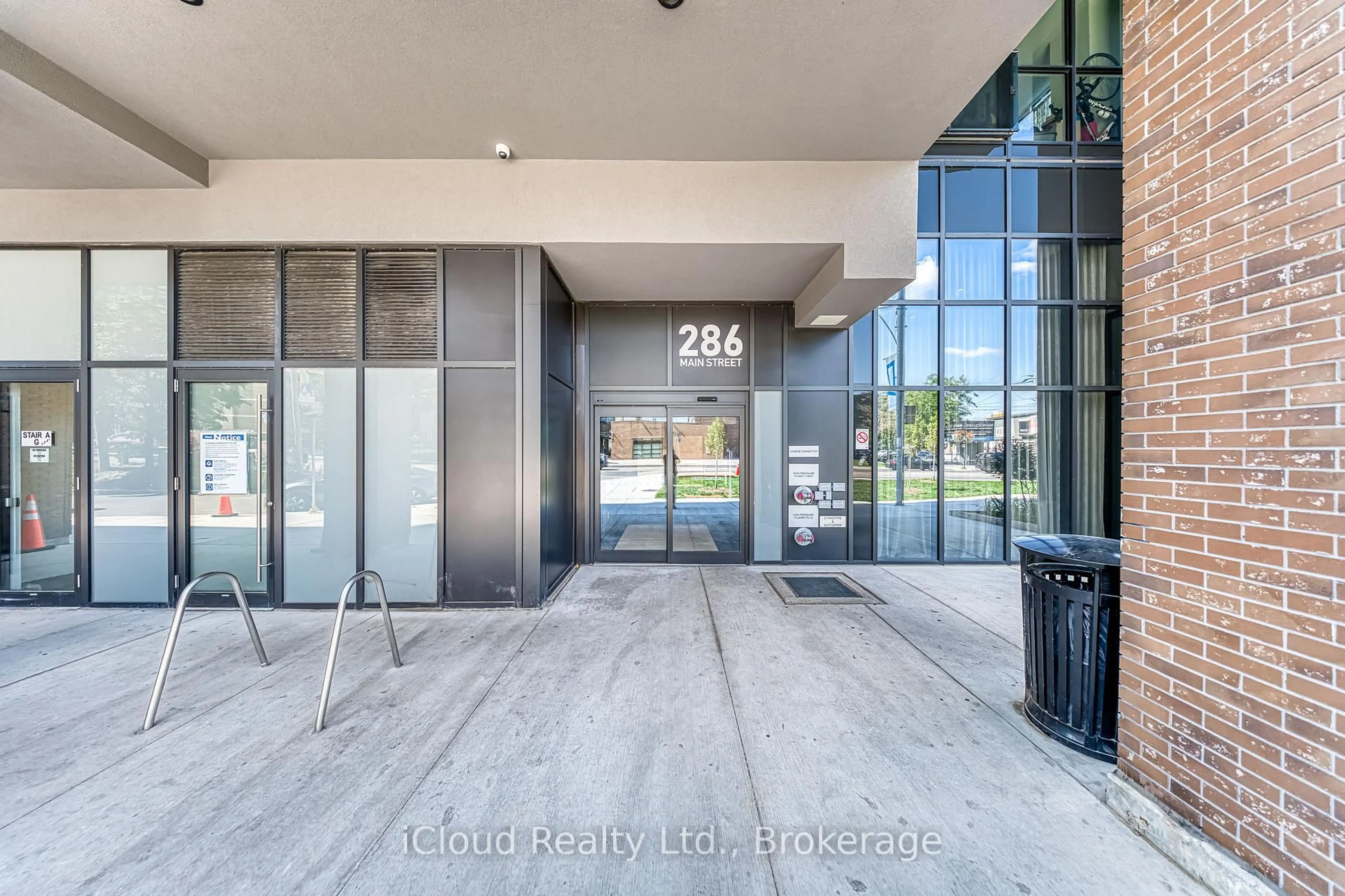 Indoor foyer for 286 Main St #712, Toronto Ontario M4C 0B3