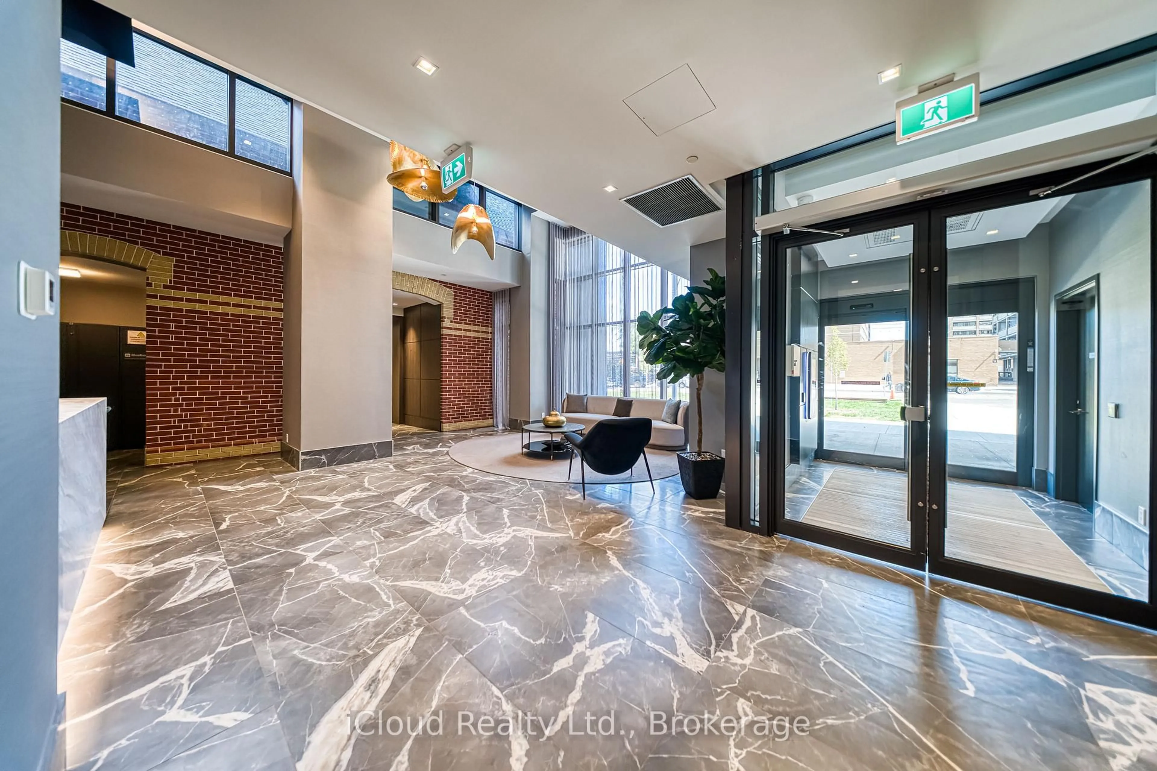 Indoor foyer for 286 Main St #712, Toronto Ontario M4C 0B3