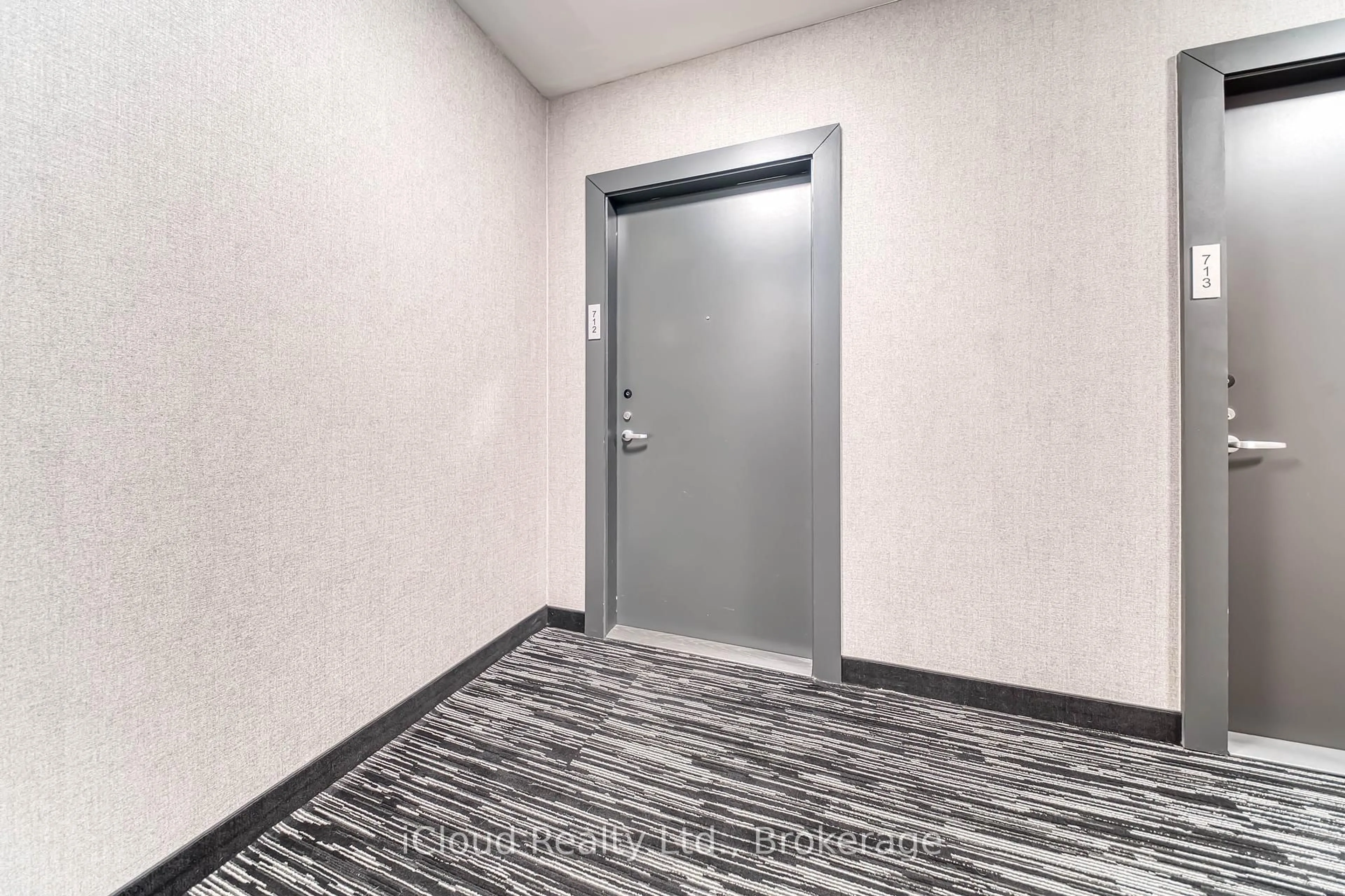 Indoor foyer for 286 Main St #712, Toronto Ontario M4C 0B3