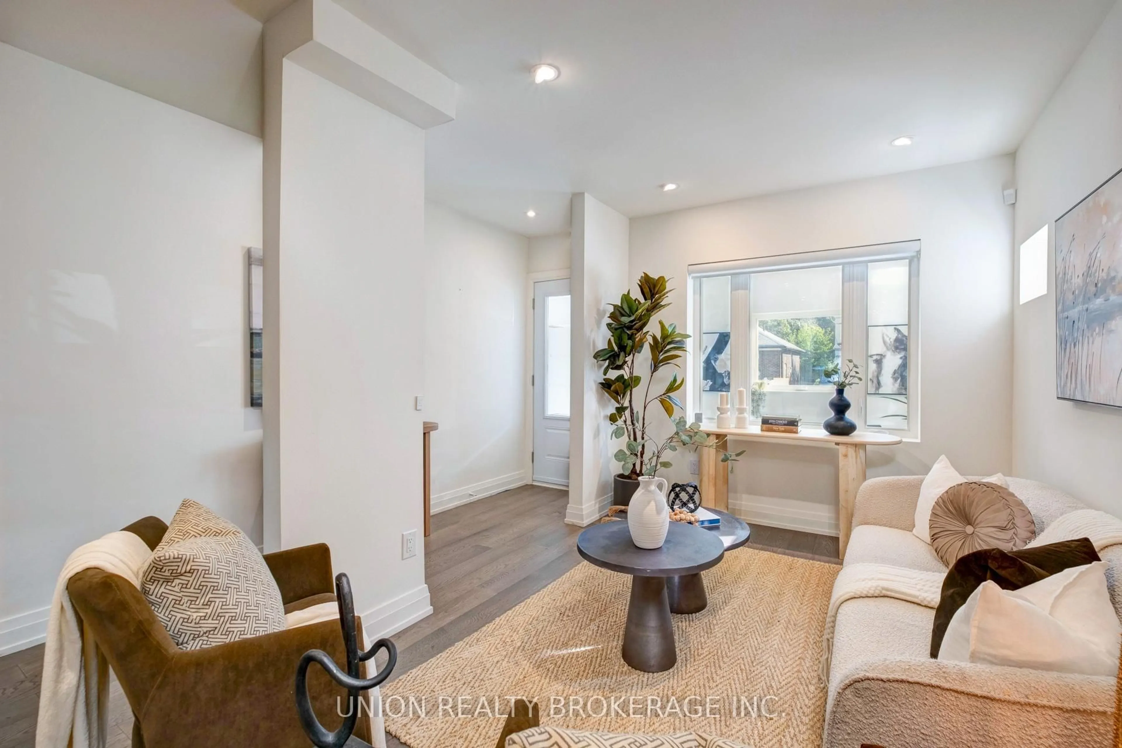 Indoor entryway for 26 Greenwood Ave, Toronto Ontario M4L 2P4