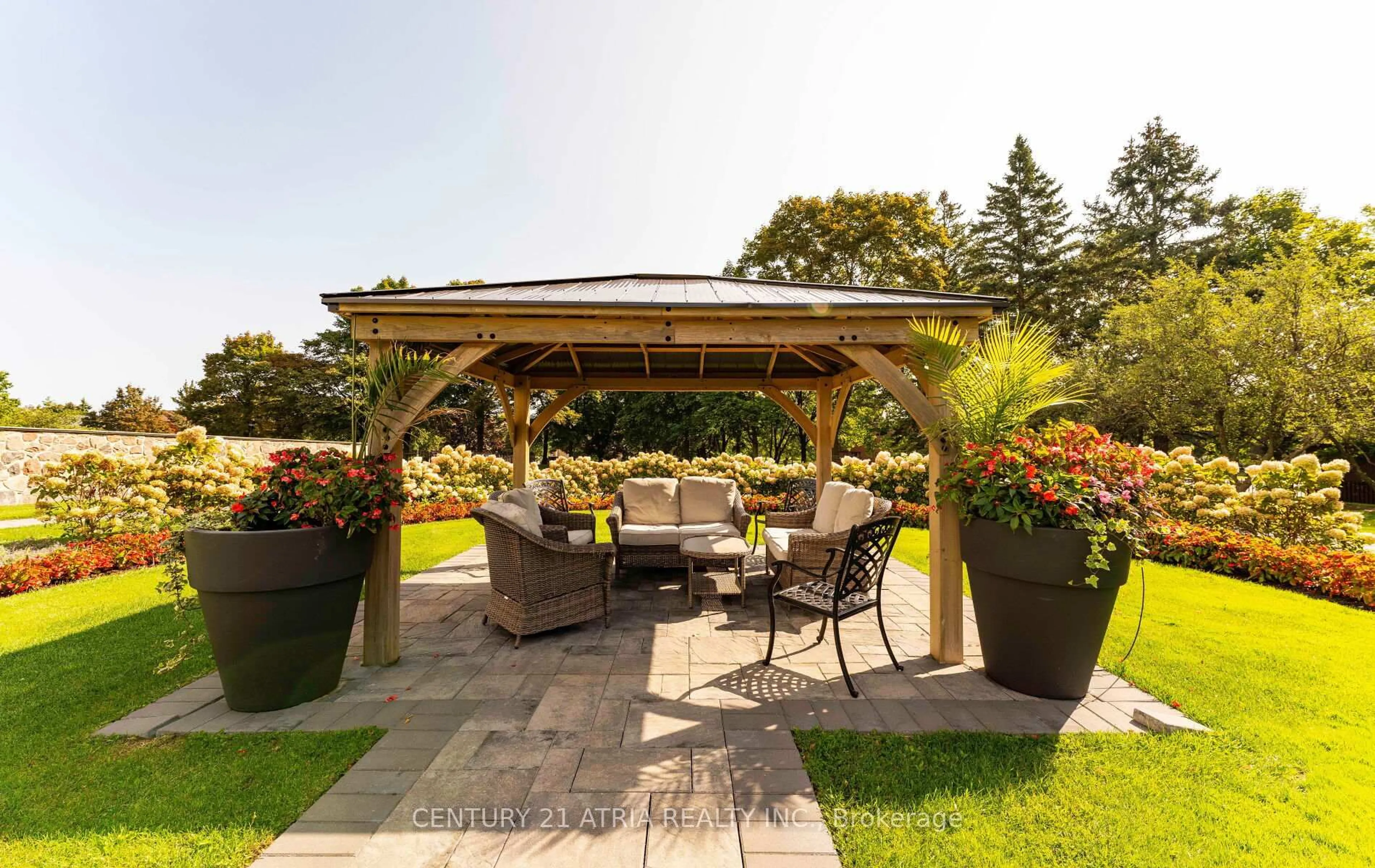 Patio, street for 2330 Bridletowne Circ #1505, Toronto Ontario M1W 3P6