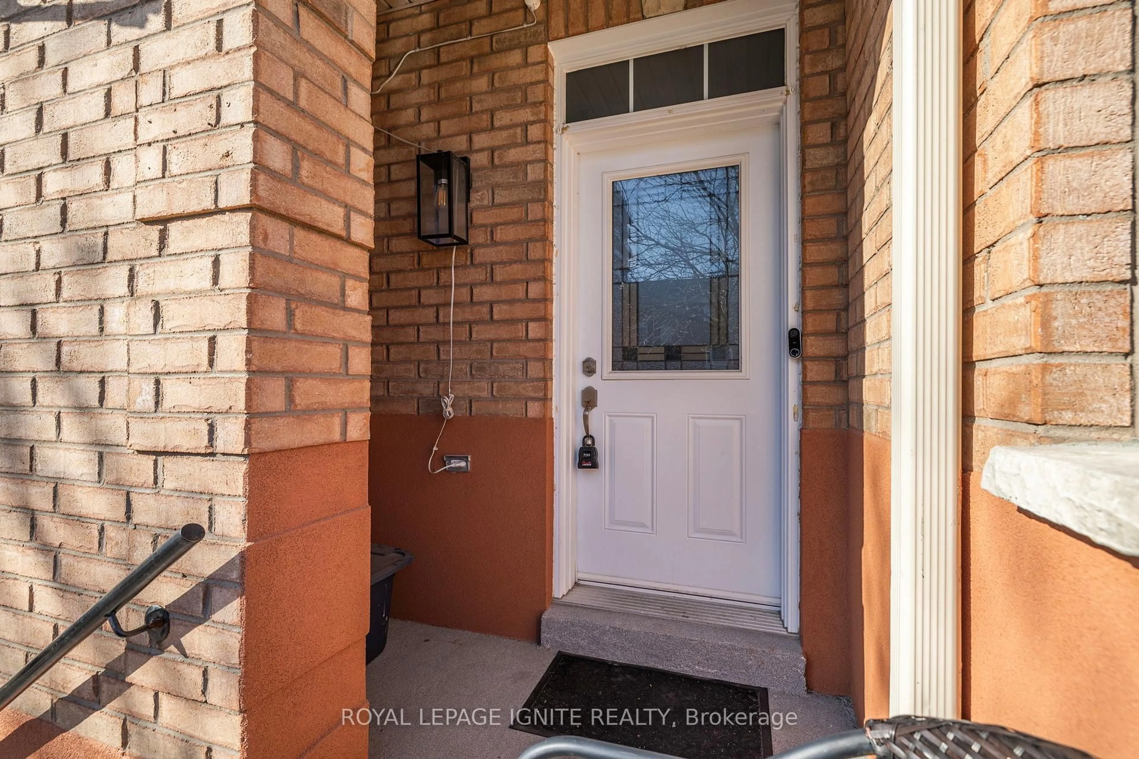 Indoor entryway for 12 Eli Shackleton Crt, Toronto Ontario M1E 5K3