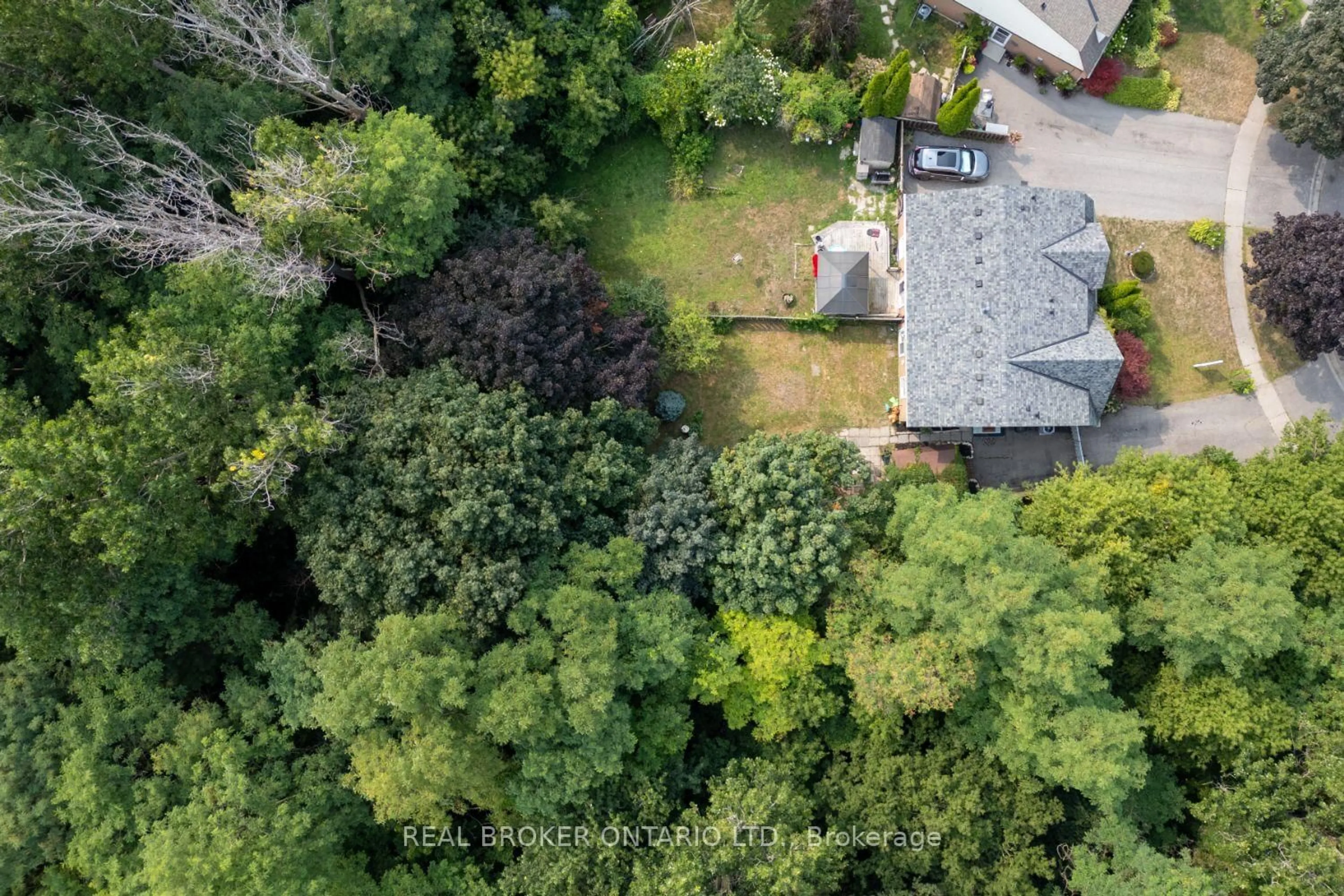 A pic from outside/outdoor area/front of a property/back of a property/a pic from drone, forest/trees view for 400 Wickham Crt, Oshawa Ontario L1K 1N3