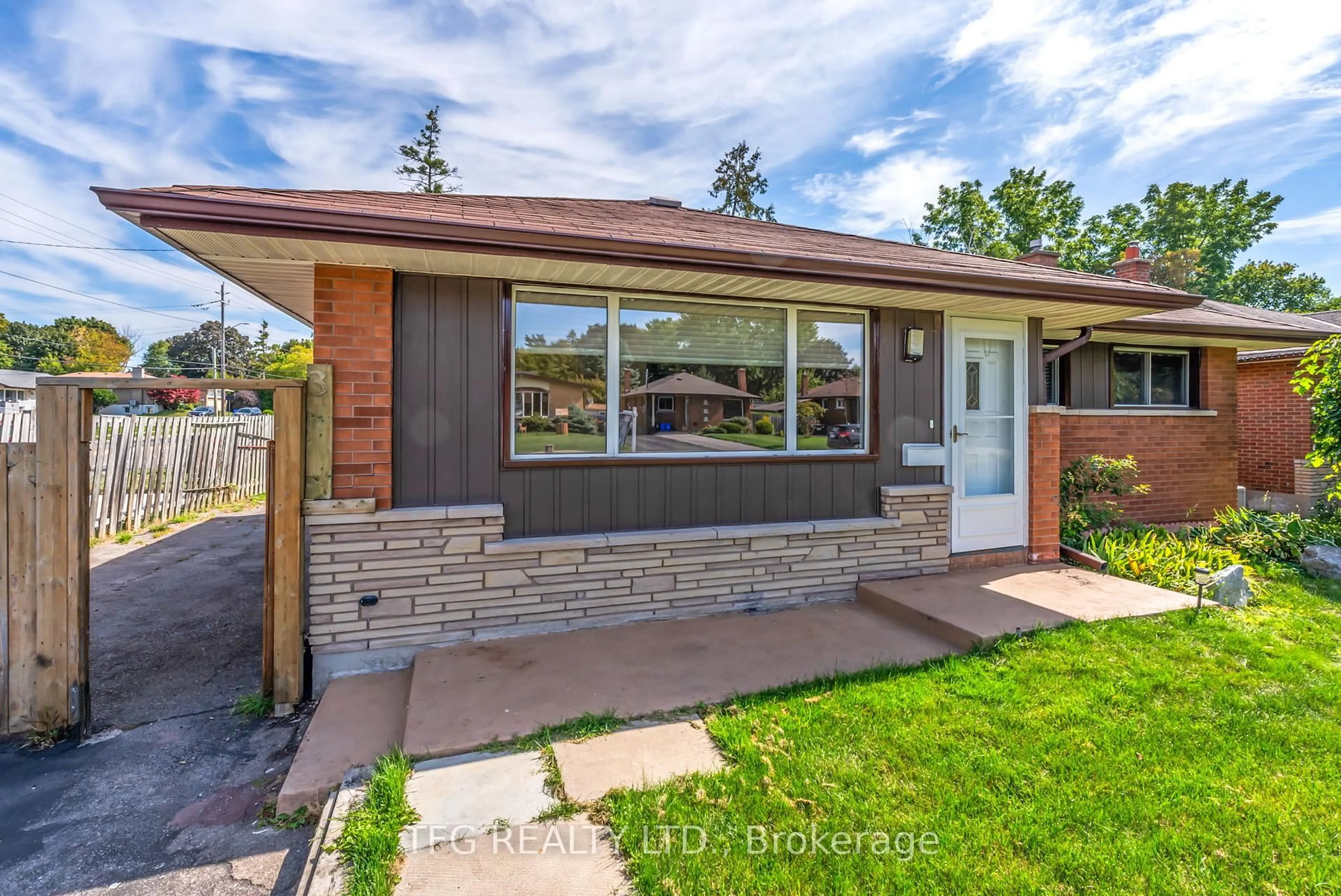 Home with brick exterior material, street for 3 Rockcliffe St, Oshawa Ontario L1H 7G7