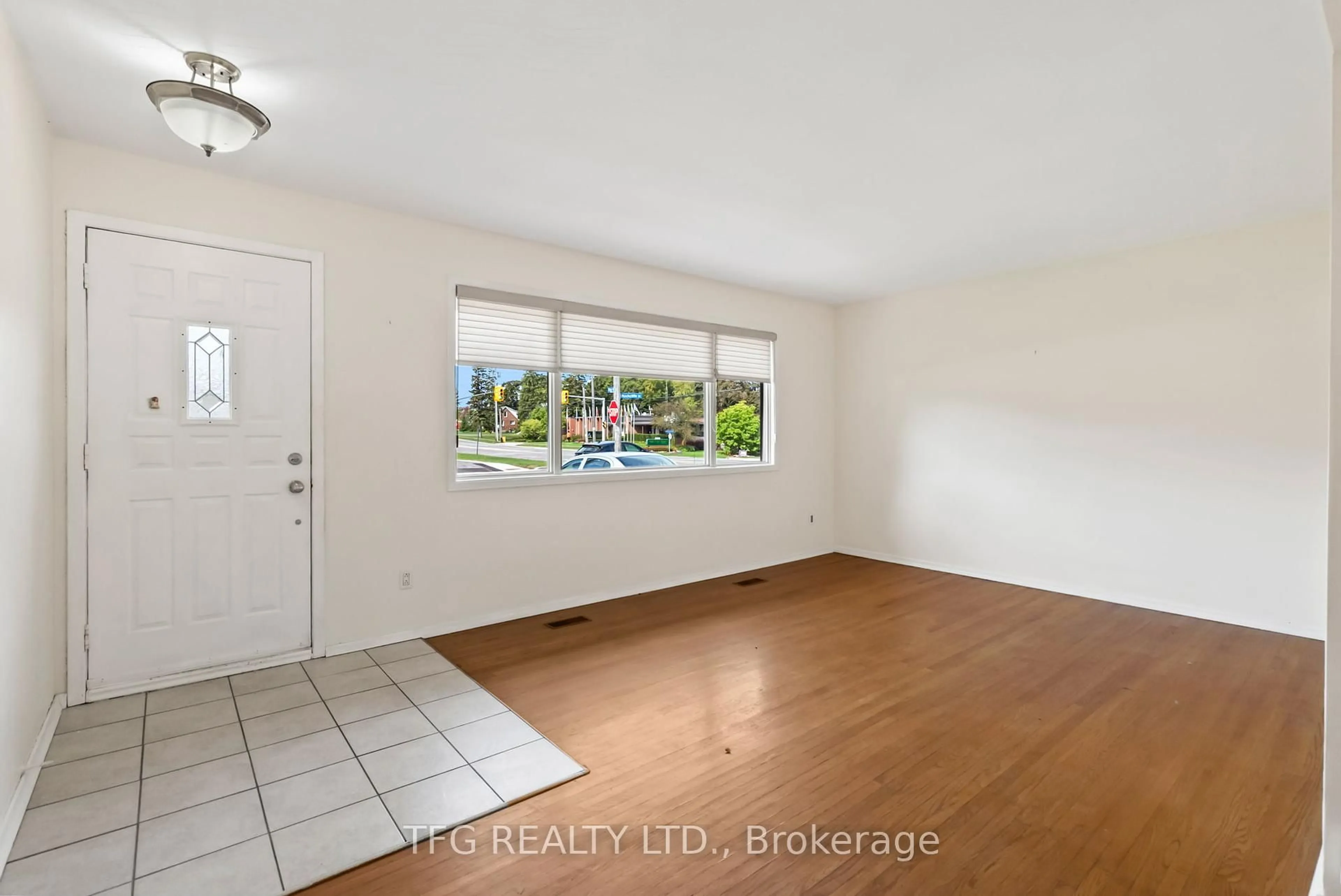 A pic of a room for 3 Rockcliffe St, Oshawa Ontario L1H 7G7