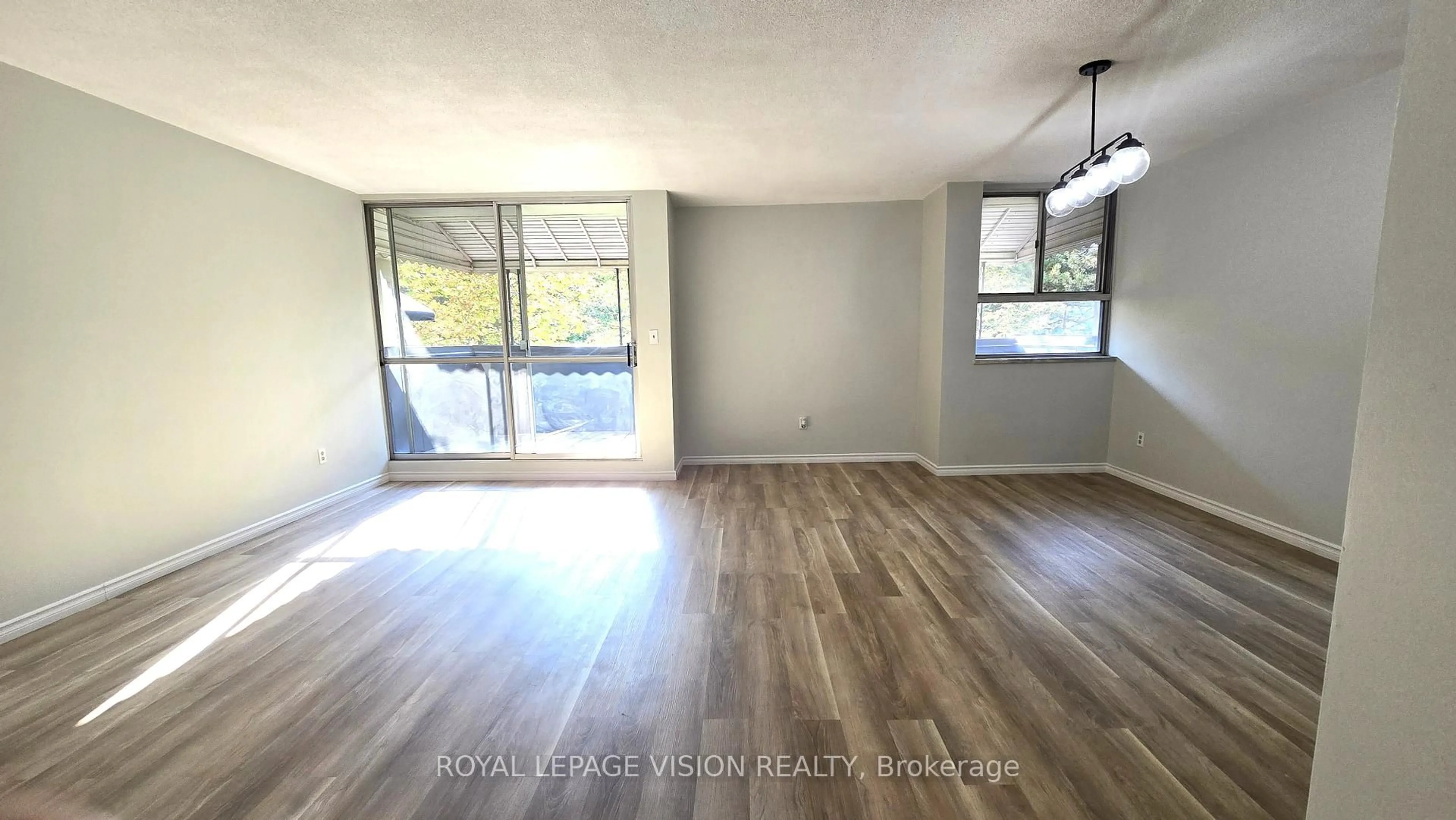 A pic of a room for 6 Crescent Town Rd #406, Toronto Ontario M4C 5L3