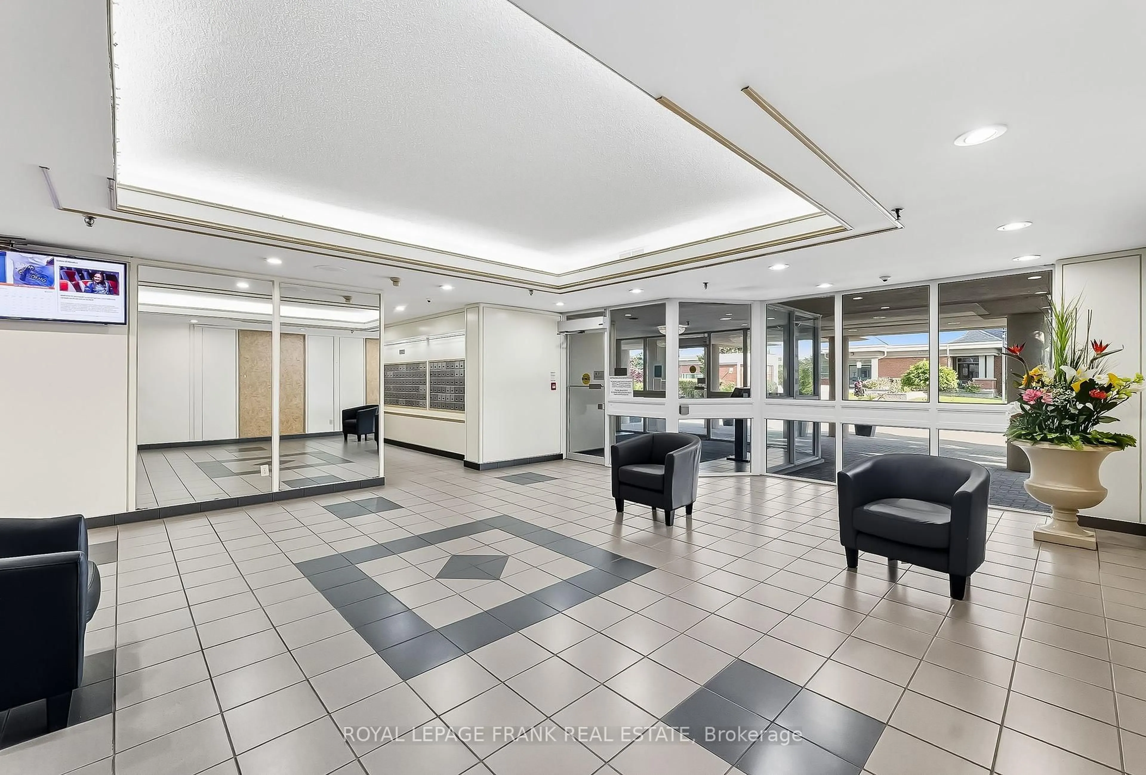 Lobby for 400 McLevin Ave #1812, Toronto Ontario M1B 5J4