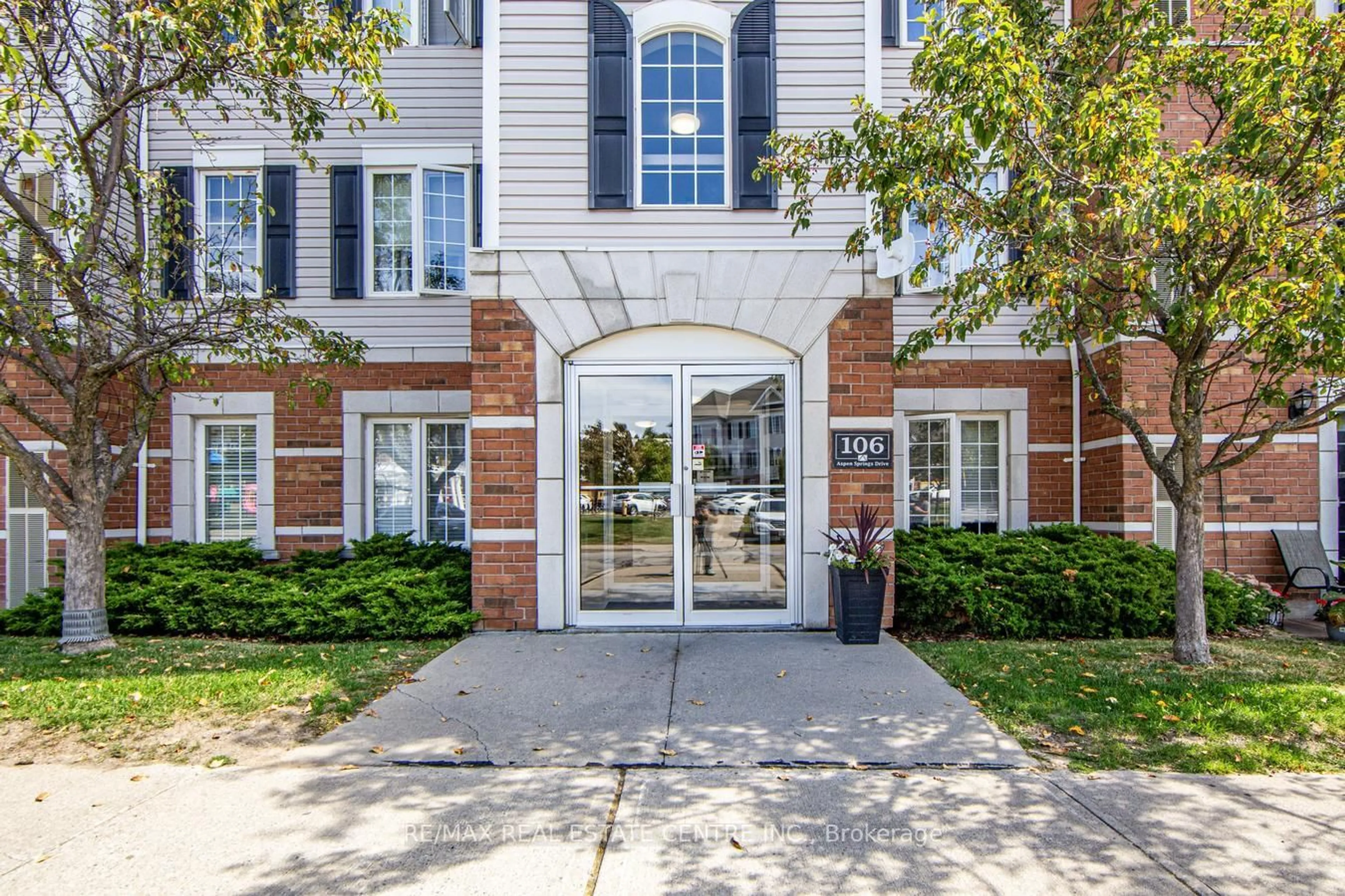 Unknown for 106 Aspen Springs Dr #207, Clarington Ontario L1C 5N7