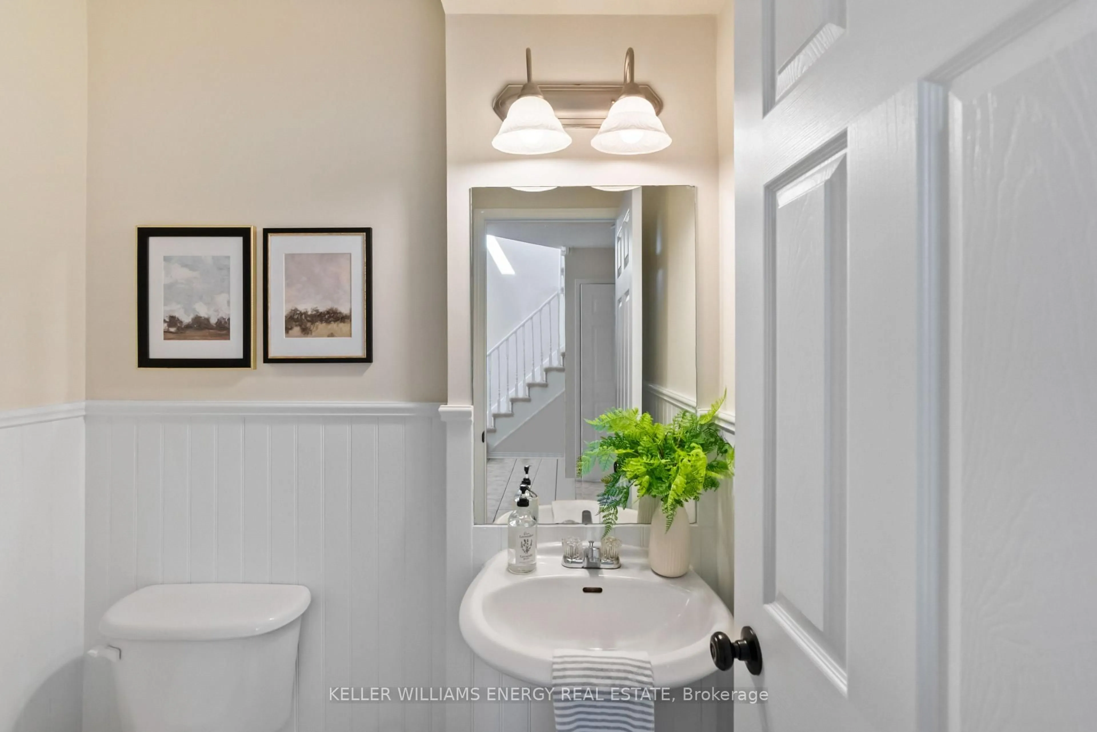 Contemporary bathroom, ceramic/tile floor for 102 Lownie Crt, Clarington Ontario L1C 5E1