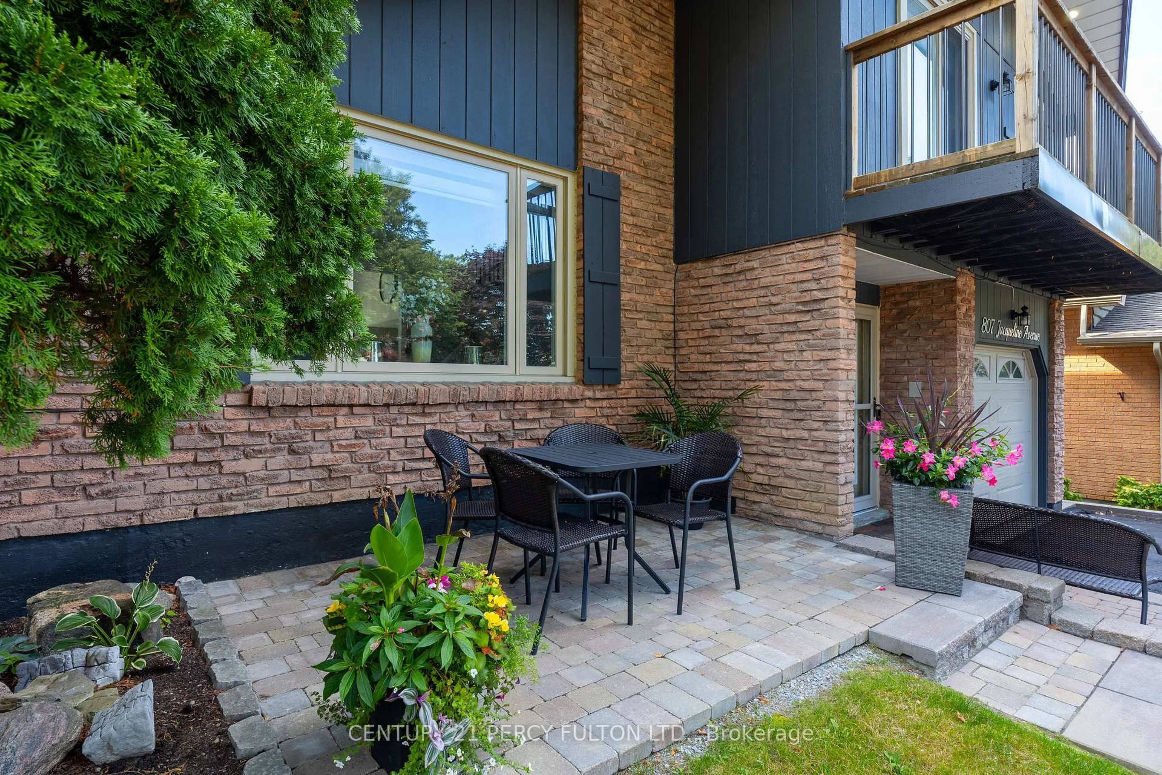 Patio, street for 807 Jacqueline Ave, Pickering Ontario L1V 3B2