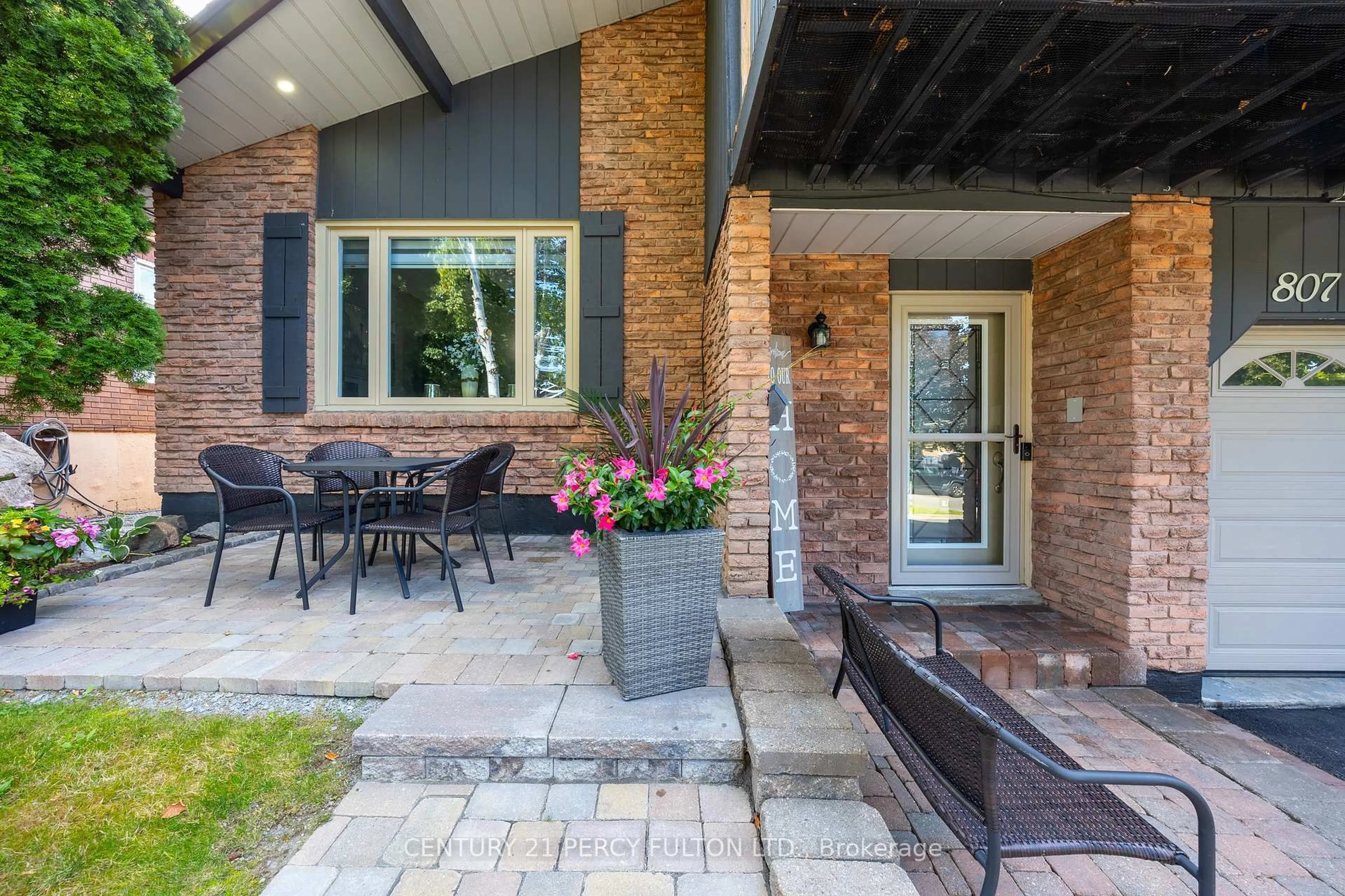 Patio, street for 807 Jacqueline Ave, Pickering Ontario L1V 3B2