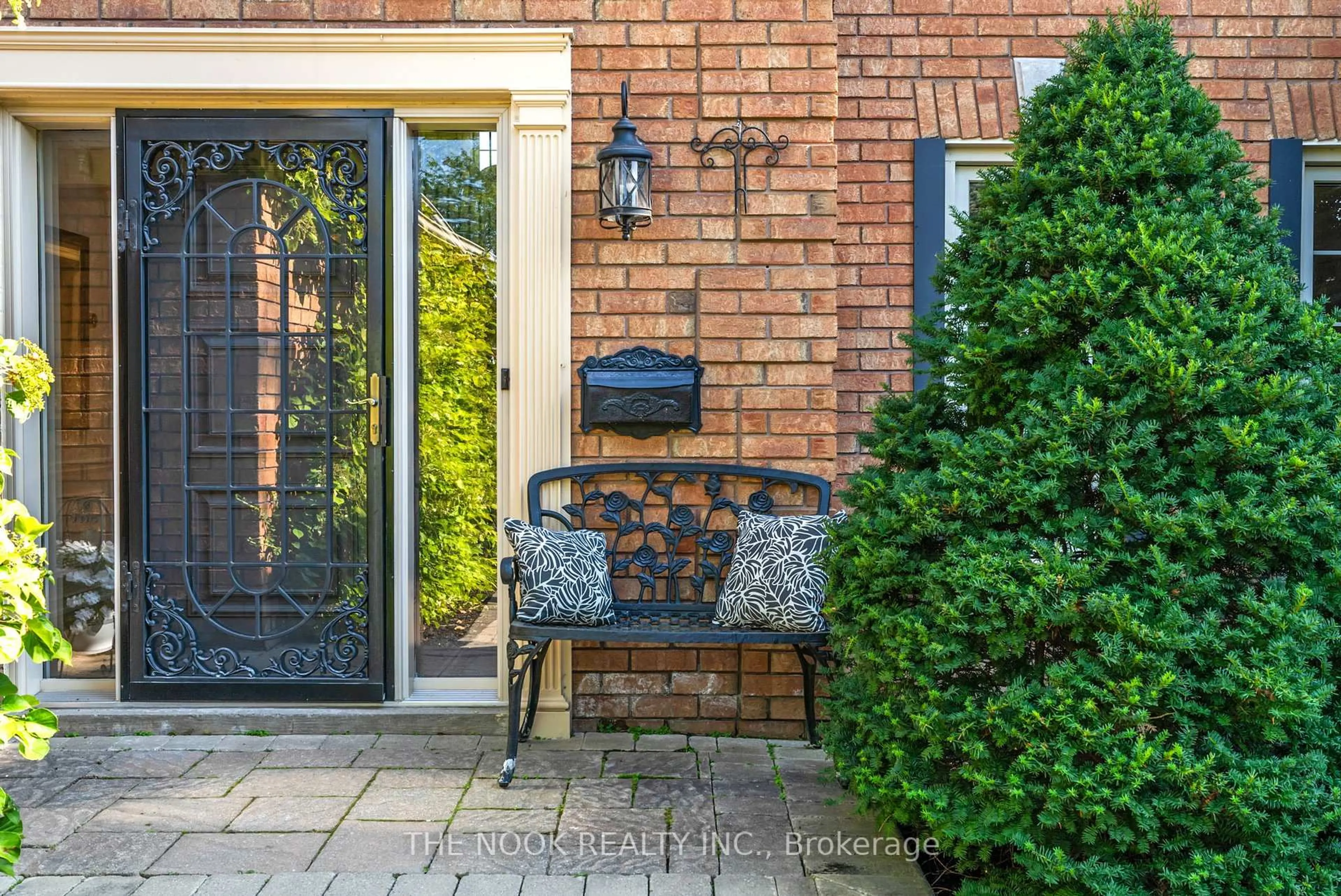 Patio, street for 3 Ramsden Crt, Whitby Ontario L1P 1L5