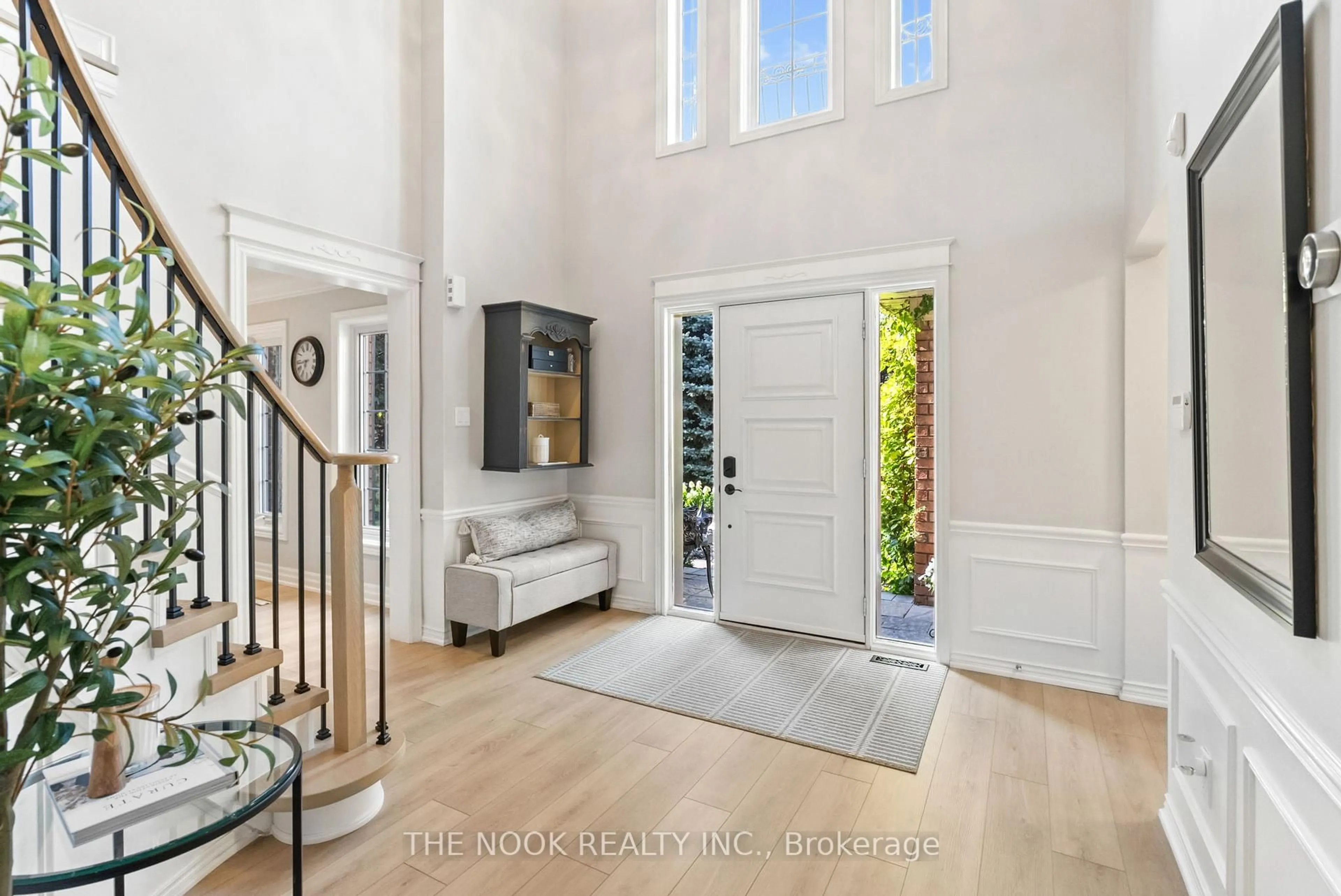 Indoor entryway for 3 Ramsden Crt, Whitby Ontario L1P 1L5