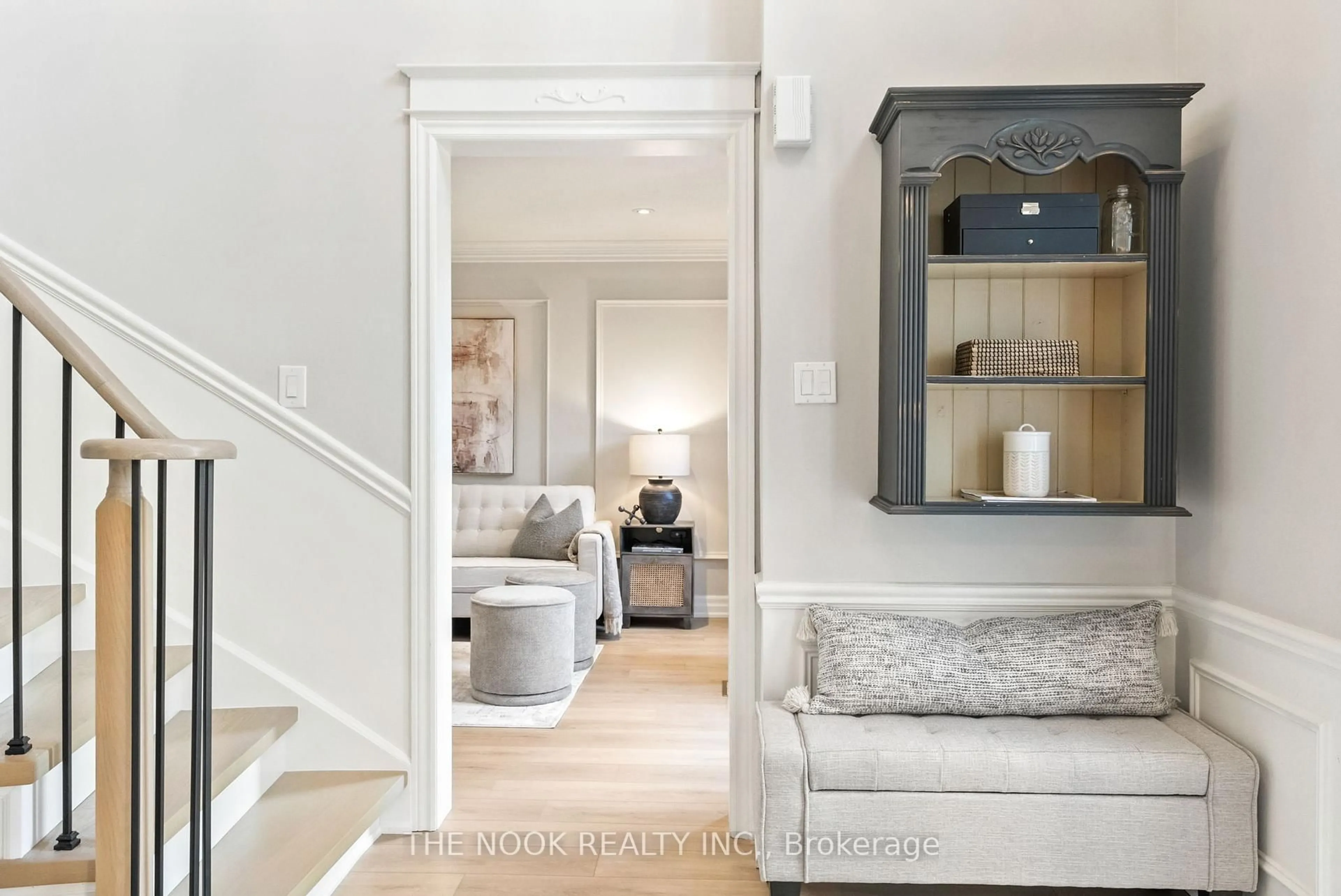 Indoor entryway for 3 Ramsden Crt, Whitby Ontario L1P 1L5