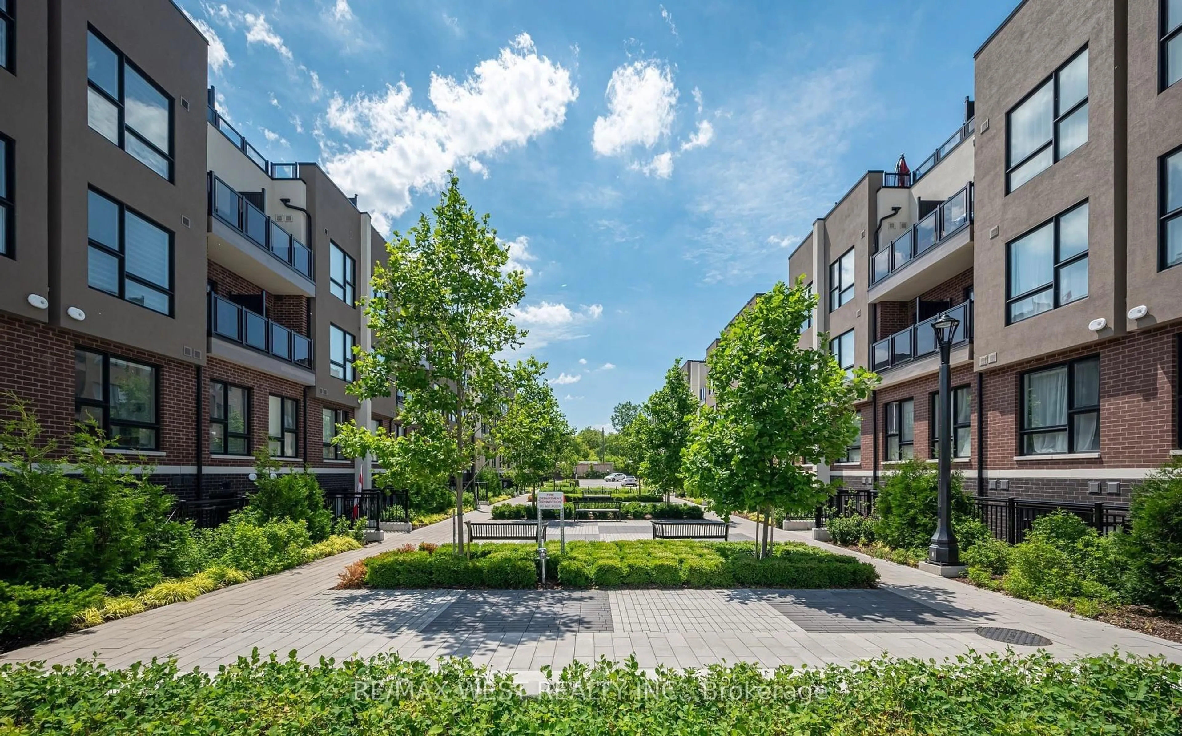 Patio, street for 510 Kingbird Grve #118, Toronto Ontario M1B 0E4